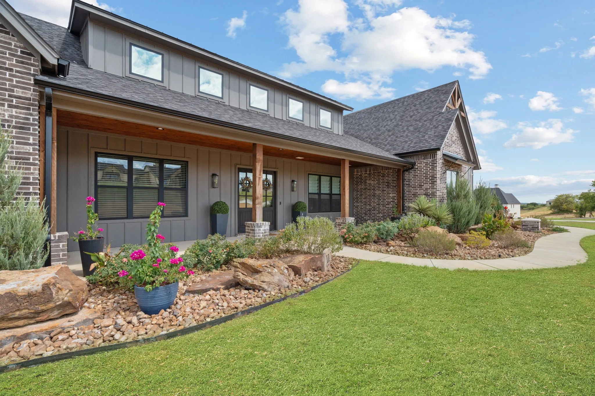 Single Family Residence For Sale in Parker County , 210 Wren View, Weatherford, Texas 76087, 4 Bedroom, 4 Bathroom, 3 Garage spaces, 4,329 Sqft, built in 2022, mls#21375894, Real Estate Agent in Weatherford, Homes For Sale in Parker county, Homes For Sale in Weatherford, Realtor in Weatherford Texas, Real Estate Brokerage Independent Realty Texas, Luminita Cordes Realtor