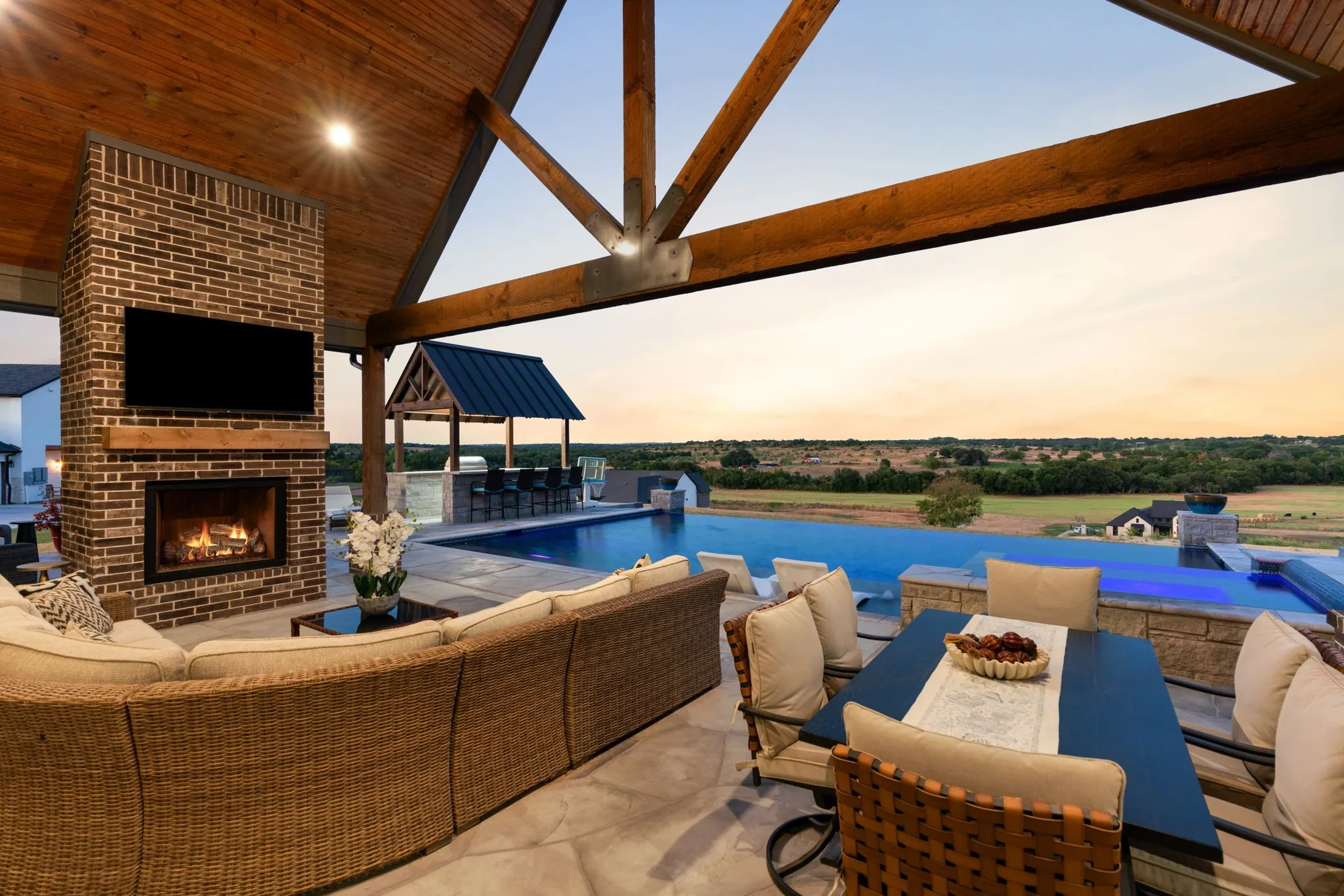 Single Family Residence For Sale in Parker County , 210 Wren View, Weatherford, Texas 76087, 4 Bedroom, 4 Bathroom, 3 Garage spaces, 4,329 Sqft, built in 2022, mls#21375894, Real Estate Agent in Weatherford, Homes For Sale in Parker county, Homes For Sale in Weatherford, Realtor in Weatherford Texas, Real Estate Brokerage Independent Realty Texas, Luminita Cordes Realtor