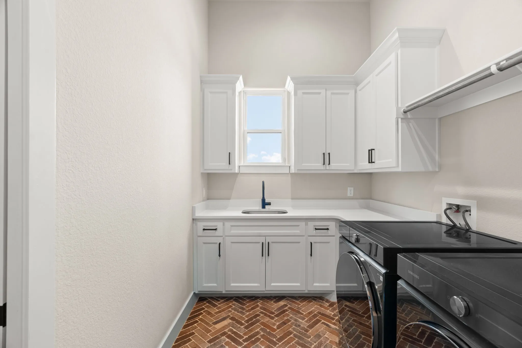 Single Family Residence For Sale in Parker County , 210 Wren View, Weatherford, Texas 76087, 4 Bedroom, 4 Bathroom, 3 Garage spaces, 4,329 Sqft, built in 2022, mls#21375894, Real Estate Agent in Weatherford, Homes For Sale in Parker county, Homes For Sale in Weatherford, Realtor in Weatherford Texas, Real Estate Brokerage Independent Realty Texas, Luminita Cordes Realtor