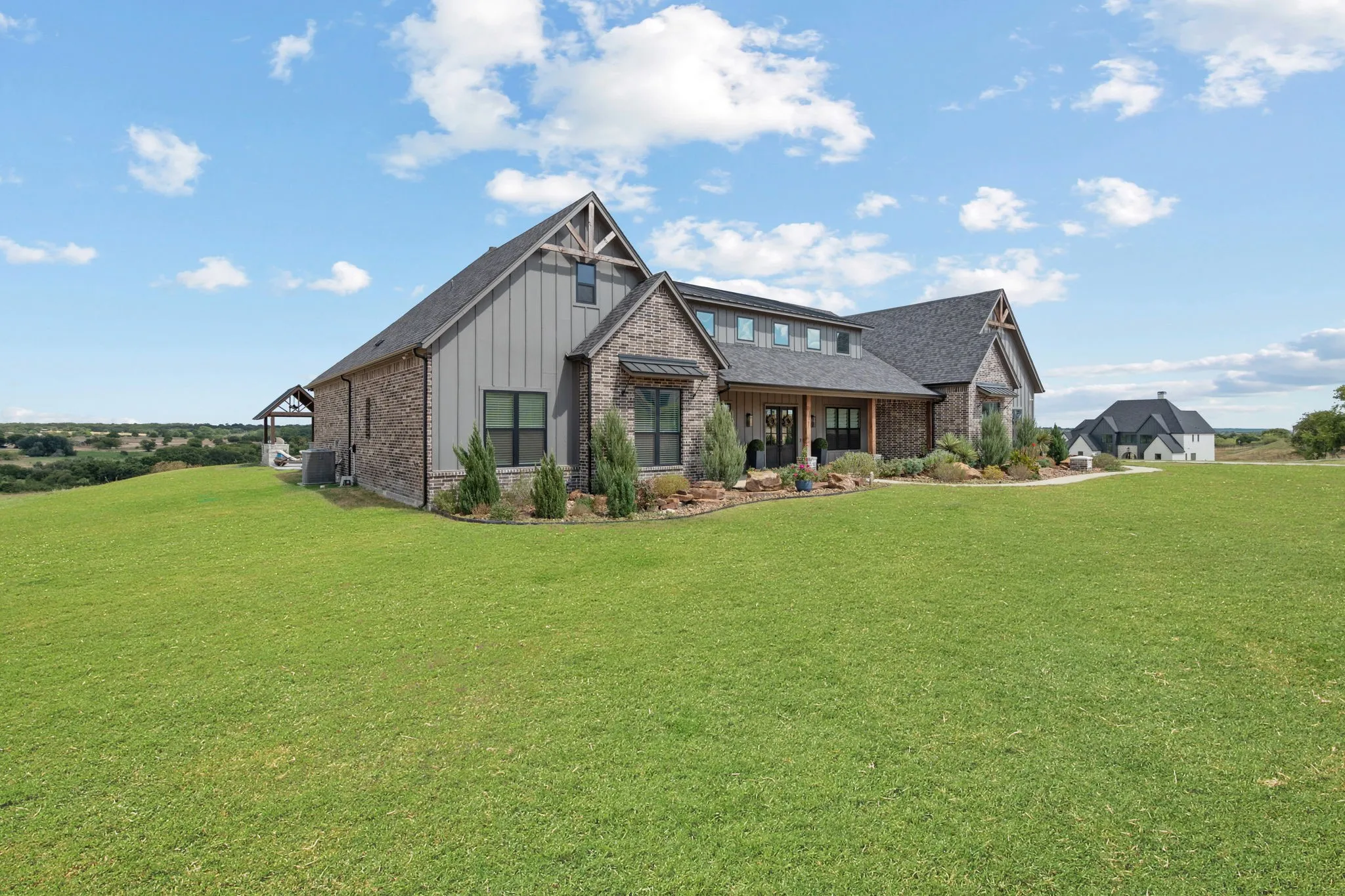 Single Family Residence For Sale in Parker County , 210 Wren View, Weatherford, Texas 76087, 4 Bedroom, 4 Bathroom, 3 Garage spaces, 4,329 Sqft, built in 2022, mls#21375894, Real Estate Agent in Weatherford, Homes For Sale in Parker county, Homes For Sale in Weatherford, Realtor in Weatherford Texas, Real Estate Brokerage Independent Realty Texas, Luminita Cordes Realtor