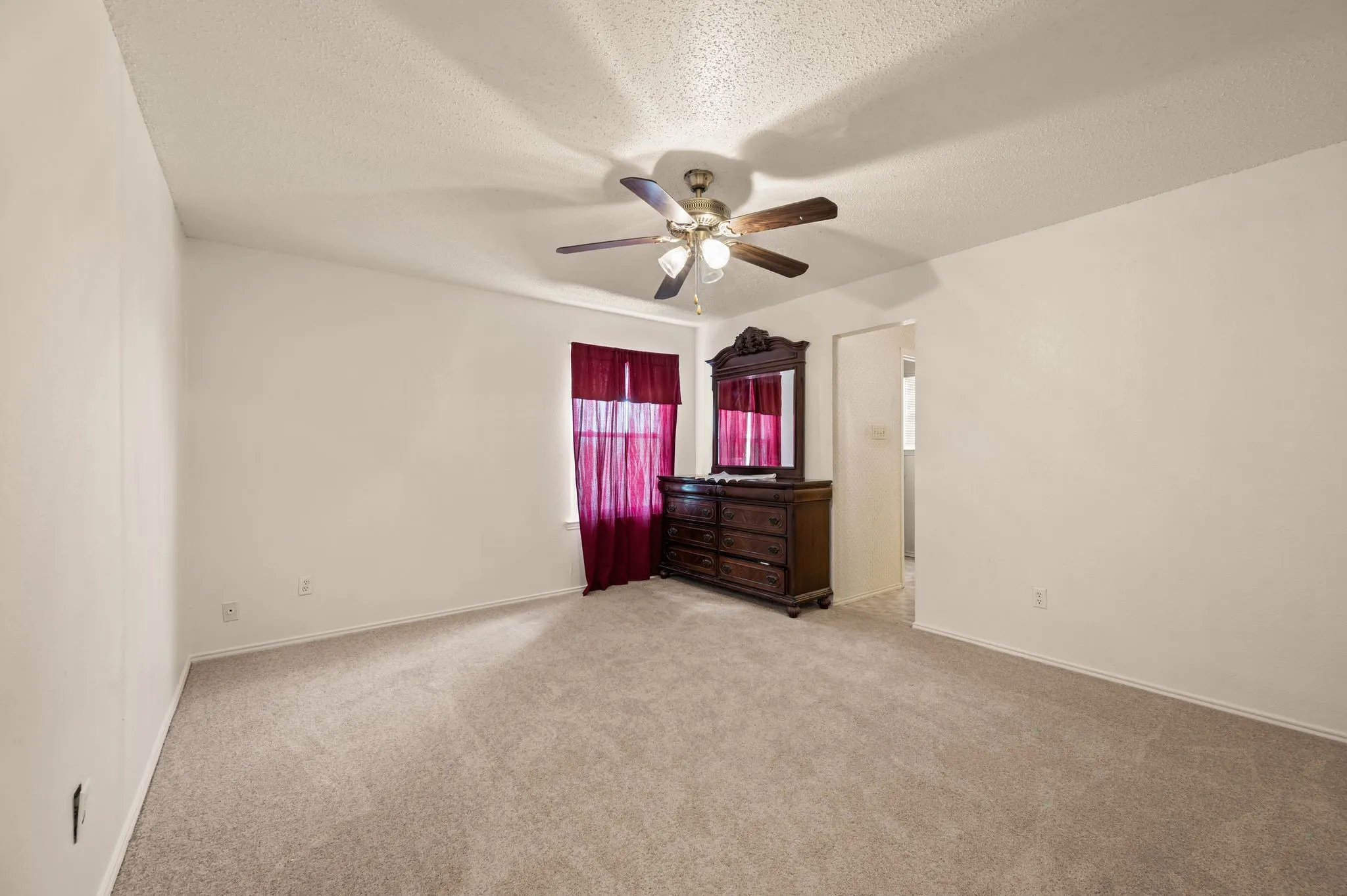 Single Family Residence For Sale in Tarrant County , 4601 Mandalay Drive, Arlington, Texas 76016, 4 Bedroom, 3 Bathroom, 2 Garage spaces, 1,728 Sqft, built in 1983, mls#21373869, Real Estate Agent in Arlington, Homes For Sale in Tarrant county, Homes For Sale in Arlington, Realtor in Arlington Texas, Real Estate Brokerage Independent Realty Texas, Luminita Cordes Realtor