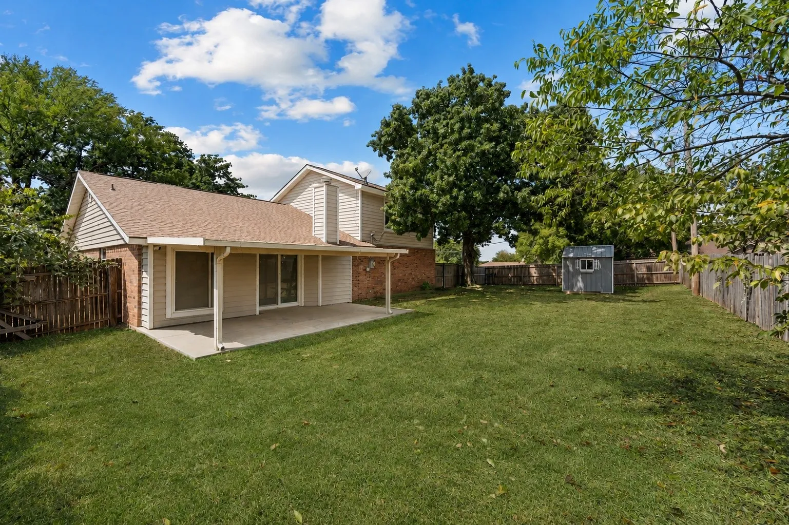 Single Family Residence For Sale in Tarrant County , 4601 Mandalay Drive, Arlington, Texas 76016, 4 Bedroom, 3 Bathroom, 2 Garage spaces, 1,728 Sqft, built in 1983, mls#21373869, Real Estate Agent in Arlington, Homes For Sale in Tarrant county, Homes For Sale in Arlington, Realtor in Arlington Texas, Real Estate Brokerage Independent Realty Texas, Luminita Cordes Realtor