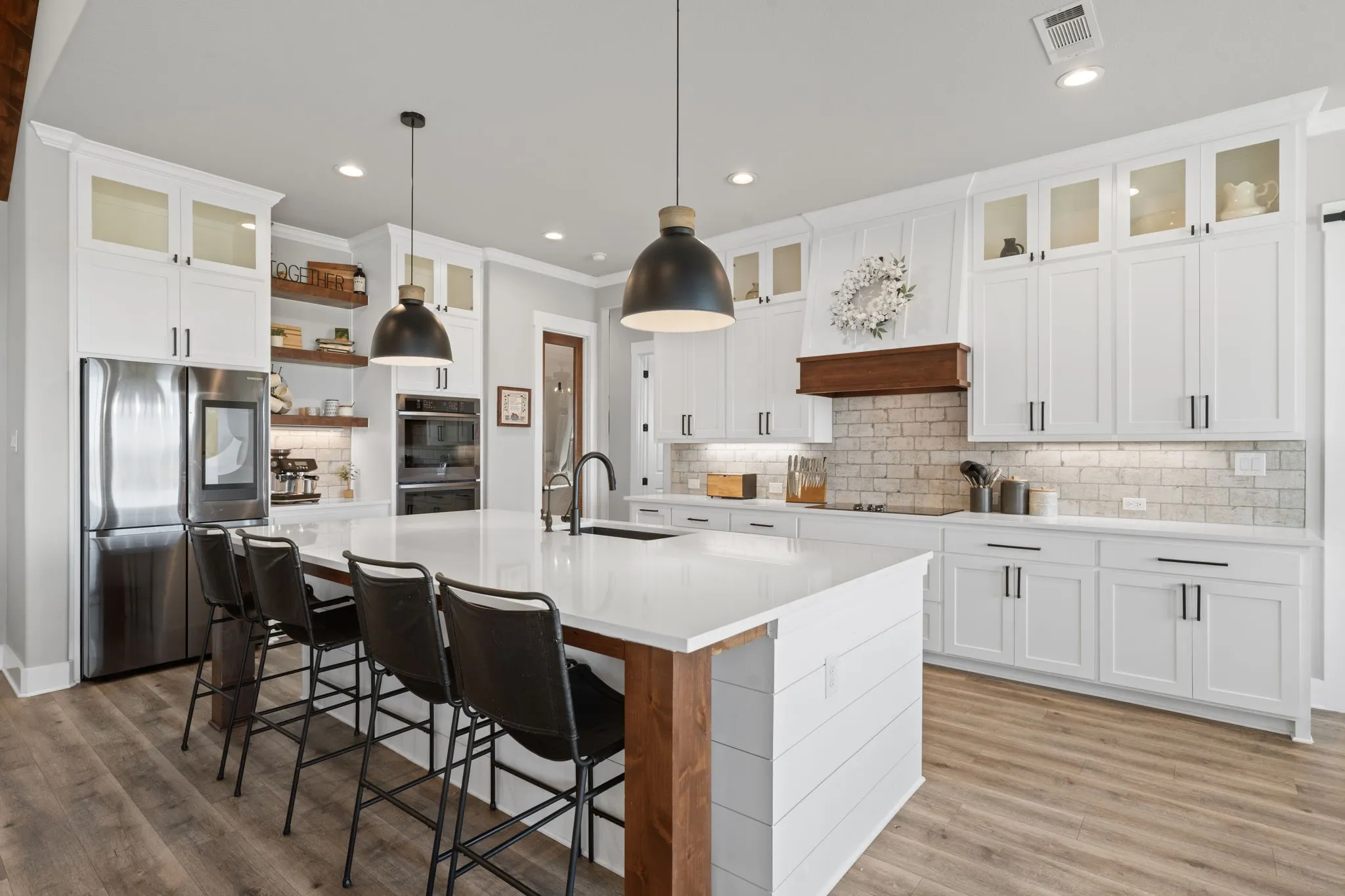 Single Family Residence For Sale in Ellis County , 870 Dove Meadow Trail, Waxahachie, Texas 75167, 4 Bedroom, 2 Bathroom, 3 Garage spaces, 2,568 Sqft, built in 2021, mls#21380090, Real Estate Agent in Waxahachie, Homes For Sale in Ellis county, Homes For Sale in Waxahachie, Realtor in Waxahachie Texas, Real Estate Brokerage Independent Realty Texas, Luminita Cordes Realtor
