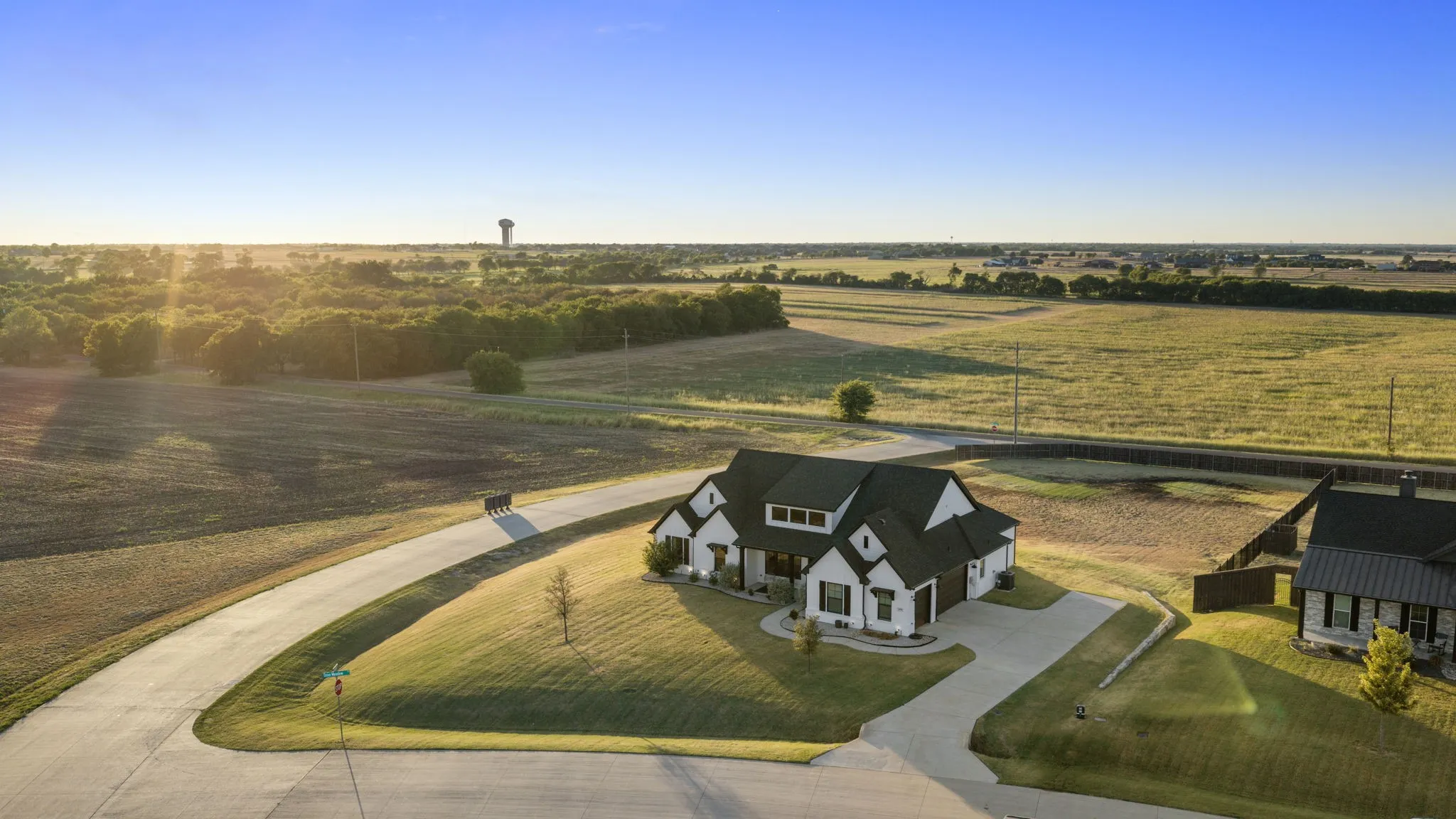 Single Family Residence For Sale in Ellis County , 870 Dove Meadow Trail, Waxahachie, Texas 75167, 4 Bedroom, 2 Bathroom, 3 Garage spaces, 2,568 Sqft, built in 2021, mls#21380090, Real Estate Agent in Waxahachie, Homes For Sale in Ellis county, Homes For Sale in Waxahachie, Realtor in Waxahachie Texas, Real Estate Brokerage Independent Realty Texas, Luminita Cordes Realtor