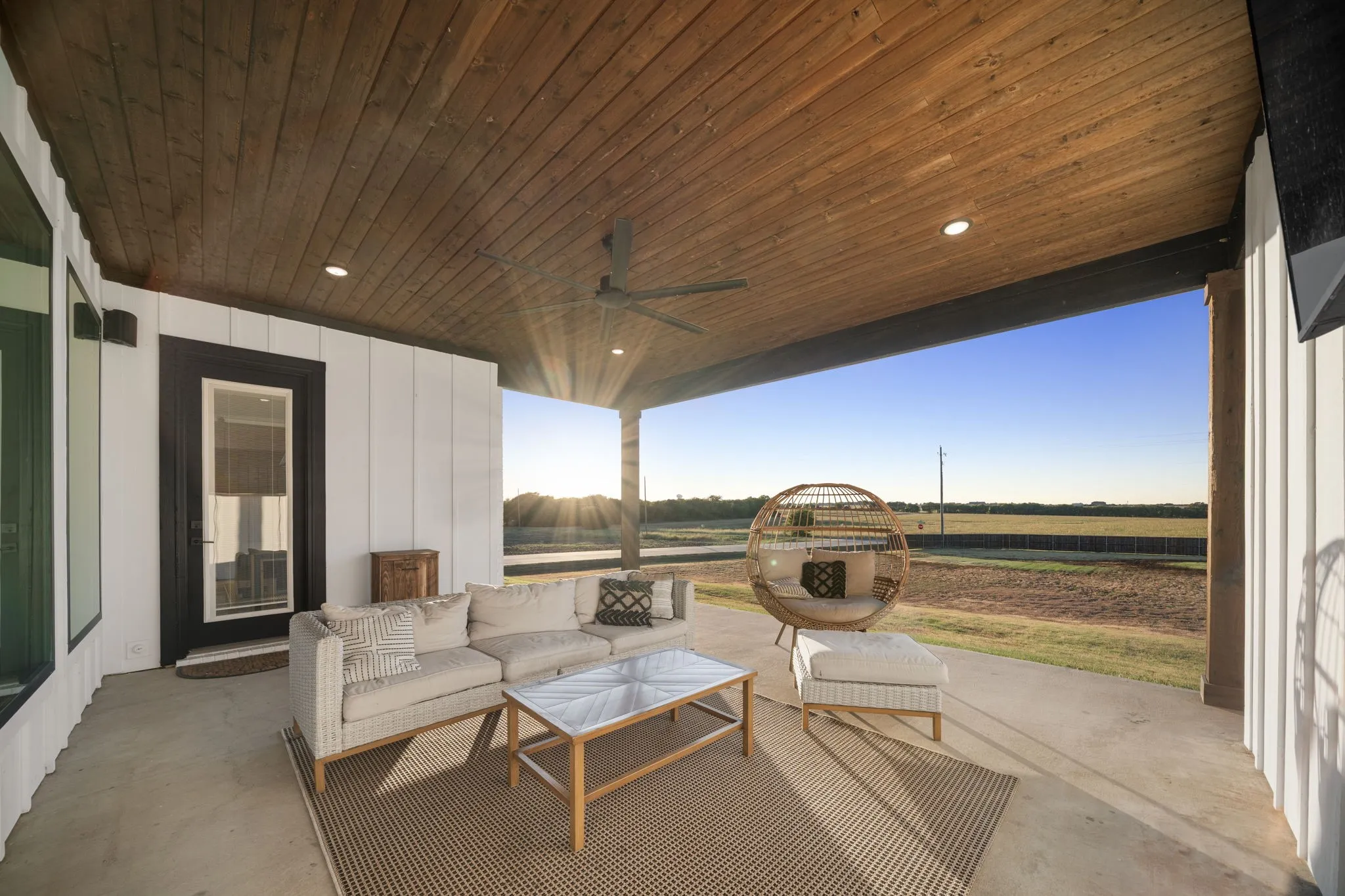 Single Family Residence For Sale in Ellis County , 870 Dove Meadow Trail, Waxahachie, Texas 75167, 4 Bedroom, 2 Bathroom, 3 Garage spaces, 2,568 Sqft, built in 2021, mls#21380090, Real Estate Agent in Waxahachie, Homes For Sale in Ellis county, Homes For Sale in Waxahachie, Realtor in Waxahachie Texas, Real Estate Brokerage Independent Realty Texas, Luminita Cordes Realtor