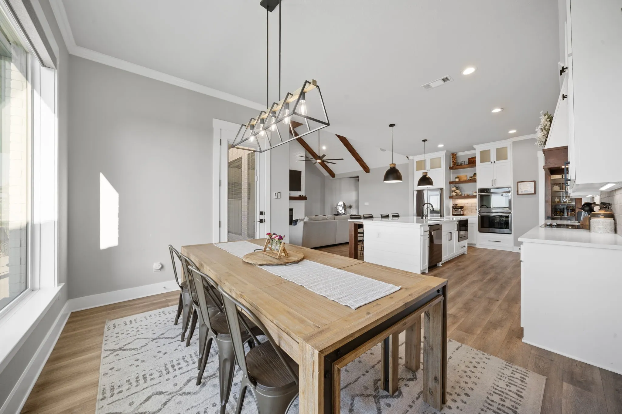 Single Family Residence For Sale in Ellis County , 870 Dove Meadow Trail, Waxahachie, Texas 75167, 4 Bedroom, 2 Bathroom, 3 Garage spaces, 2,568 Sqft, built in 2021, mls#21380090, Real Estate Agent in Waxahachie, Homes For Sale in Ellis county, Homes For Sale in Waxahachie, Realtor in Waxahachie Texas, Real Estate Brokerage Independent Realty Texas, Luminita Cordes Realtor