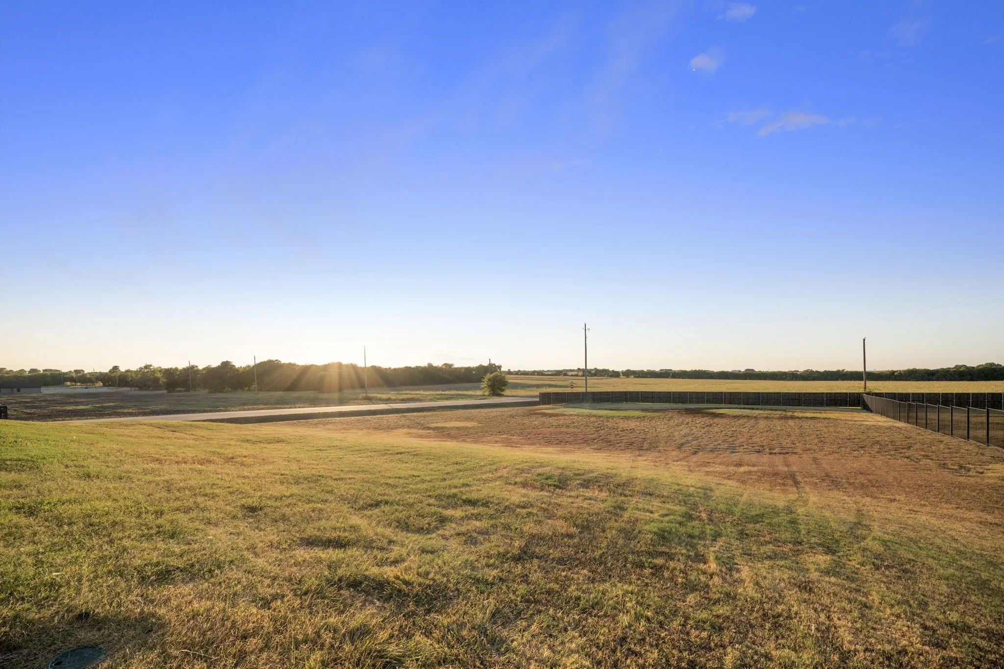Single Family Residence For Sale in Ellis County , 870 Dove Meadow Trail, Waxahachie, Texas 75167, 4 Bedroom, 2 Bathroom, 3 Garage spaces, 2,568 Sqft, built in 2021, mls#21380090, Real Estate Agent in Waxahachie, Homes For Sale in Ellis county, Homes For Sale in Waxahachie, Realtor in Waxahachie Texas, Real Estate Brokerage Independent Realty Texas, Luminita Cordes Realtor