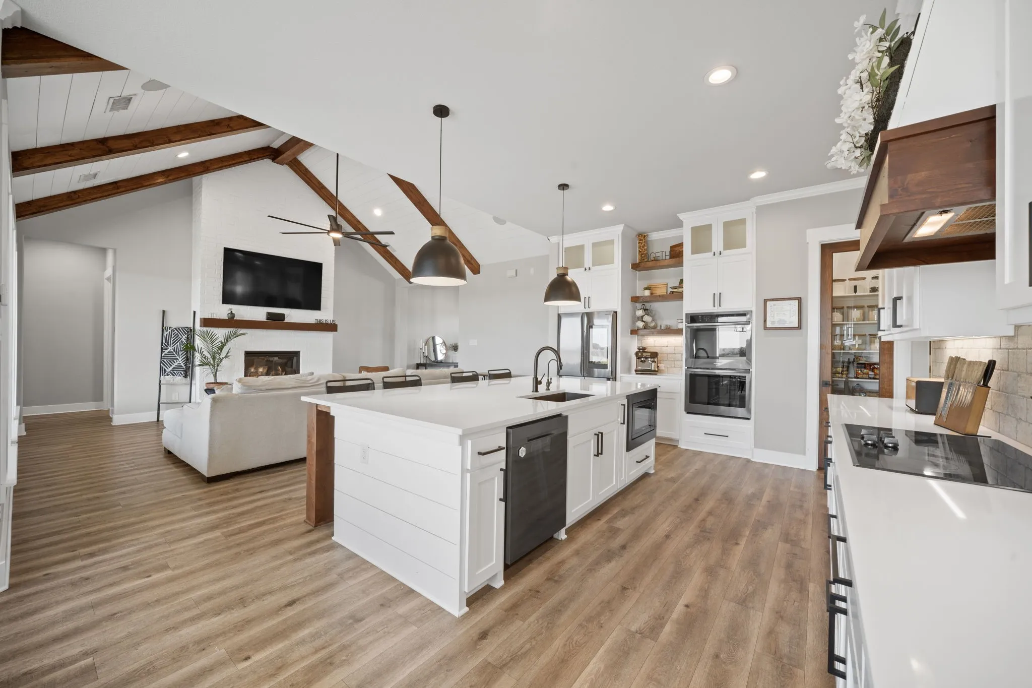 Single Family Residence For Sale in Ellis County , 870 Dove Meadow Trail, Waxahachie, Texas 75167, 4 Bedroom, 2 Bathroom, 3 Garage spaces, 2,568 Sqft, built in 2021, mls#21380090, Real Estate Agent in Waxahachie, Homes For Sale in Ellis county, Homes For Sale in Waxahachie, Realtor in Waxahachie Texas, Real Estate Brokerage Independent Realty Texas, Luminita Cordes Realtor