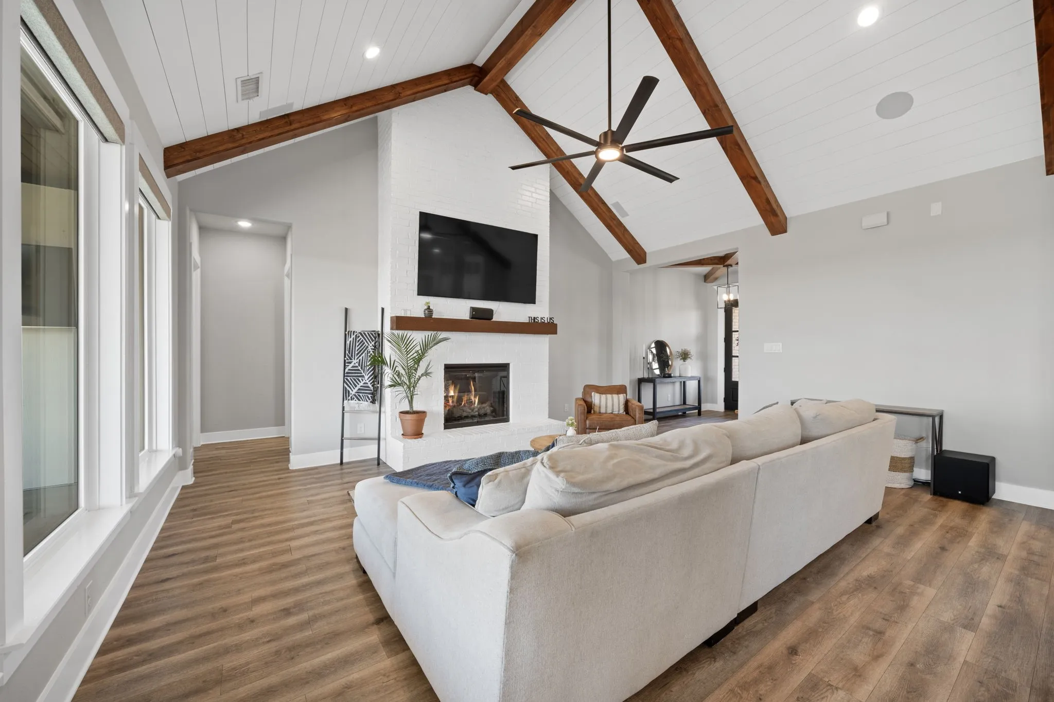 Single Family Residence For Sale in Ellis County , 870 Dove Meadow Trail, Waxahachie, Texas 75167, 4 Bedroom, 2 Bathroom, 3 Garage spaces, 2,568 Sqft, built in 2021, mls#21380090, Real Estate Agent in Waxahachie, Homes For Sale in Ellis county, Homes For Sale in Waxahachie, Realtor in Waxahachie Texas, Real Estate Brokerage Independent Realty Texas, Luminita Cordes Realtor