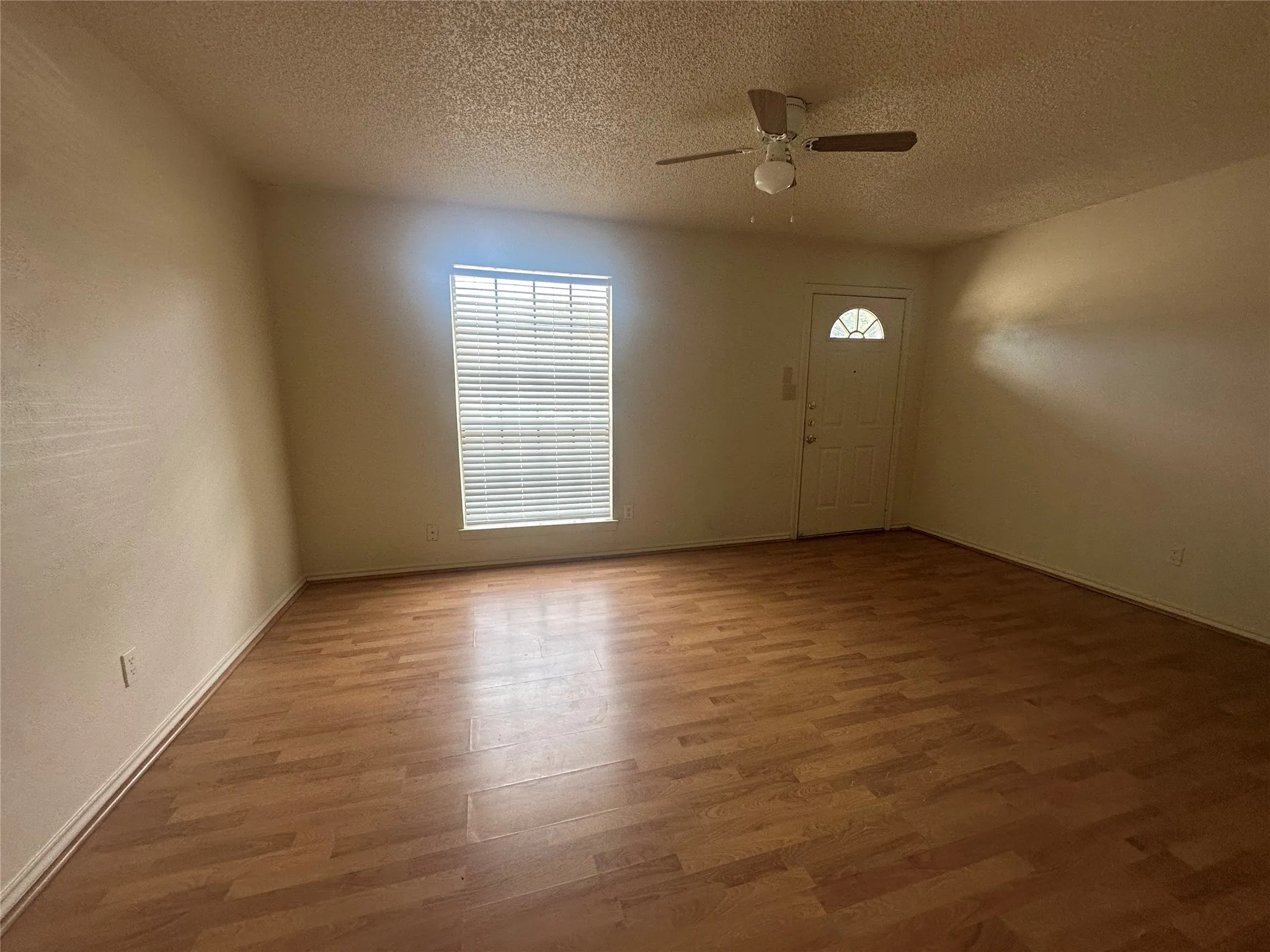 Quadruplex For Rent in Collin County , 1408 15th Place 2, Plano, Texas 75074, 2 Bedroom, 1 Bathroom, Garage spaces, 809 Sqft, built in 1977, mls#21380131, Real Estate Agent in Plano, Homes For Rent in Collin county, Homes For Rent in Plano, Realtor in Plano Texas, Real Estate Brokerage Independent Realty Texas, Luminita Cordes Realtor