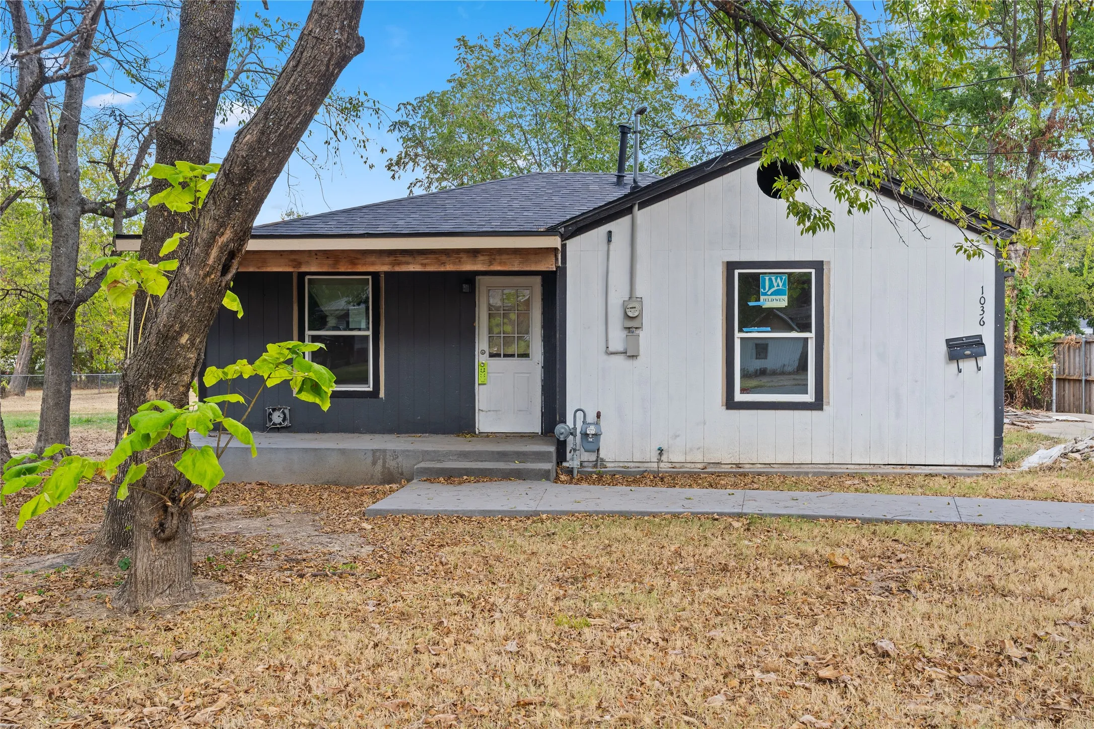 Single Family Residence For Sale in Hopkins County , 1036 Davis Street N, Sulphur Springs, Texas 75482, 0, 0, Garage spaces, 1,359 Sqft, built in 1950, mls#21380123, Real Estate Agent in Sulphur Springs, Homes For Sale in Hopkins county, Homes For Sale in Sulphur Springs, Realtor in Sulphur Springs Texas, Real Estate Brokerage Independent Realty Texas, Luminita Cordes Realtor