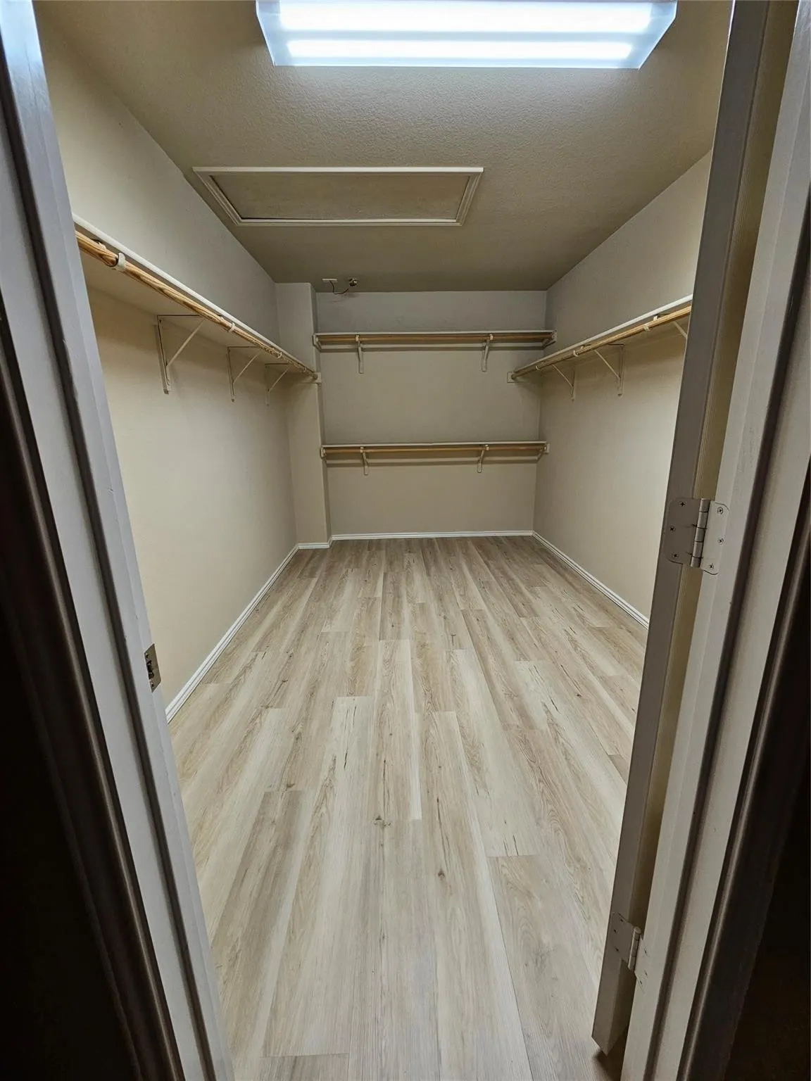Walkin Closet in Master