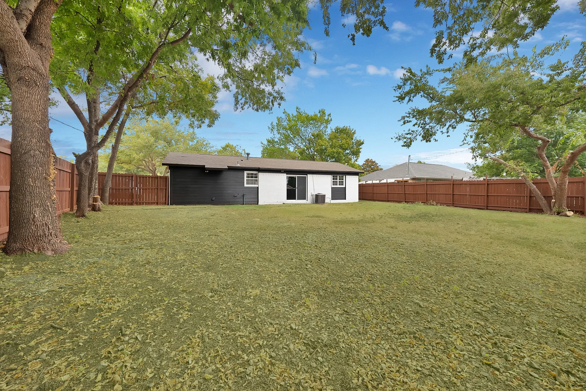 Single Family Residence For Sale in Collin County , 1440 Francis Lane, Plano, Texas 75074, 4 Bedroom, 2 Bathroom, Garage spaces, 1,234 Sqft, built in 1963, mls#21379437, Real Estate Agent in Plano, Homes For Sale in Collin county, Homes For Sale in Plano, Realtor in Plano Texas, Real Estate Brokerage Independent Realty Texas, Luminita Cordes Realtor