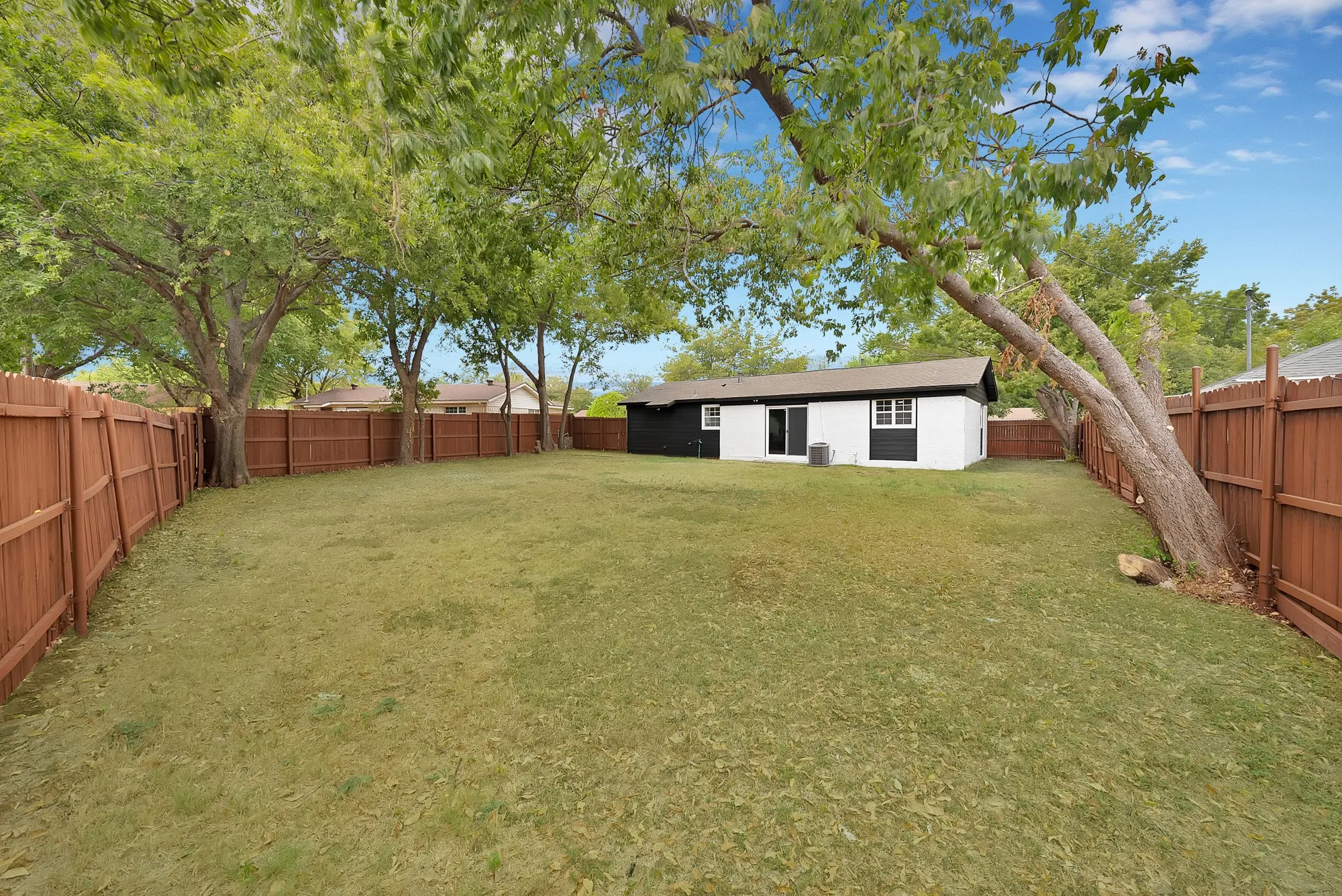 Single Family Residence For Sale in Collin County , 1440 Francis Lane, Plano, Texas 75074, 4 Bedroom, 2 Bathroom, Garage spaces, 1,234 Sqft, built in 1963, mls#21379437, Real Estate Agent in Plano, Homes For Sale in Collin county, Homes For Sale in Plano, Realtor in Plano Texas, Real Estate Brokerage Independent Realty Texas, Luminita Cordes Realtor
