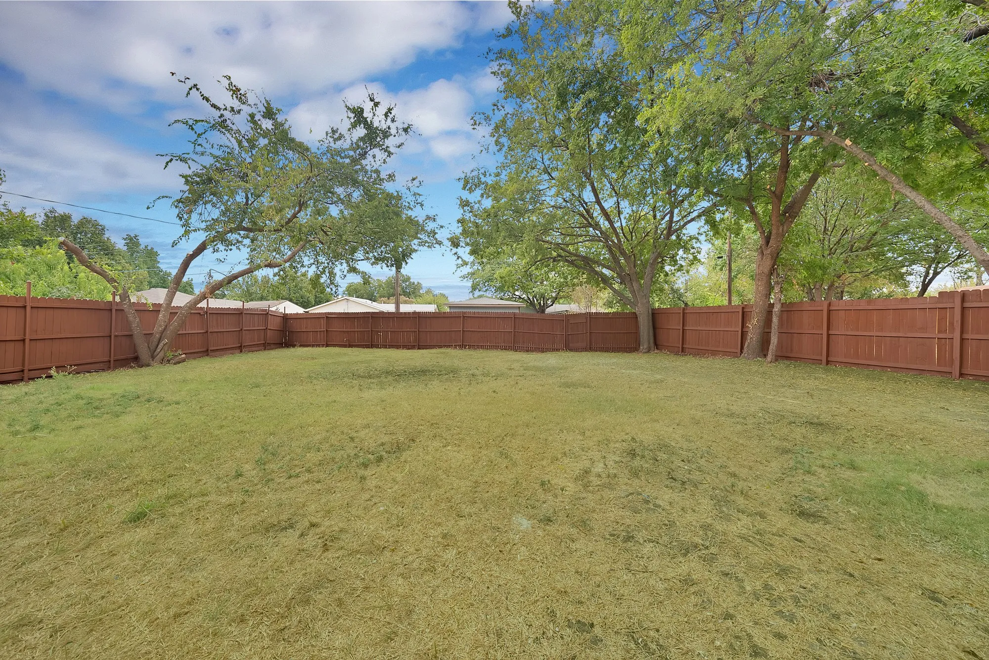 Single Family Residence For Sale in Collin County , 1440 Francis Lane, Plano, Texas 75074, 4 Bedroom, 2 Bathroom, Garage spaces, 1,234 Sqft, built in 1963, mls#21379437, Real Estate Agent in Plano, Homes For Sale in Collin county, Homes For Sale in Plano, Realtor in Plano Texas, Real Estate Brokerage Independent Realty Texas, Luminita Cordes Realtor