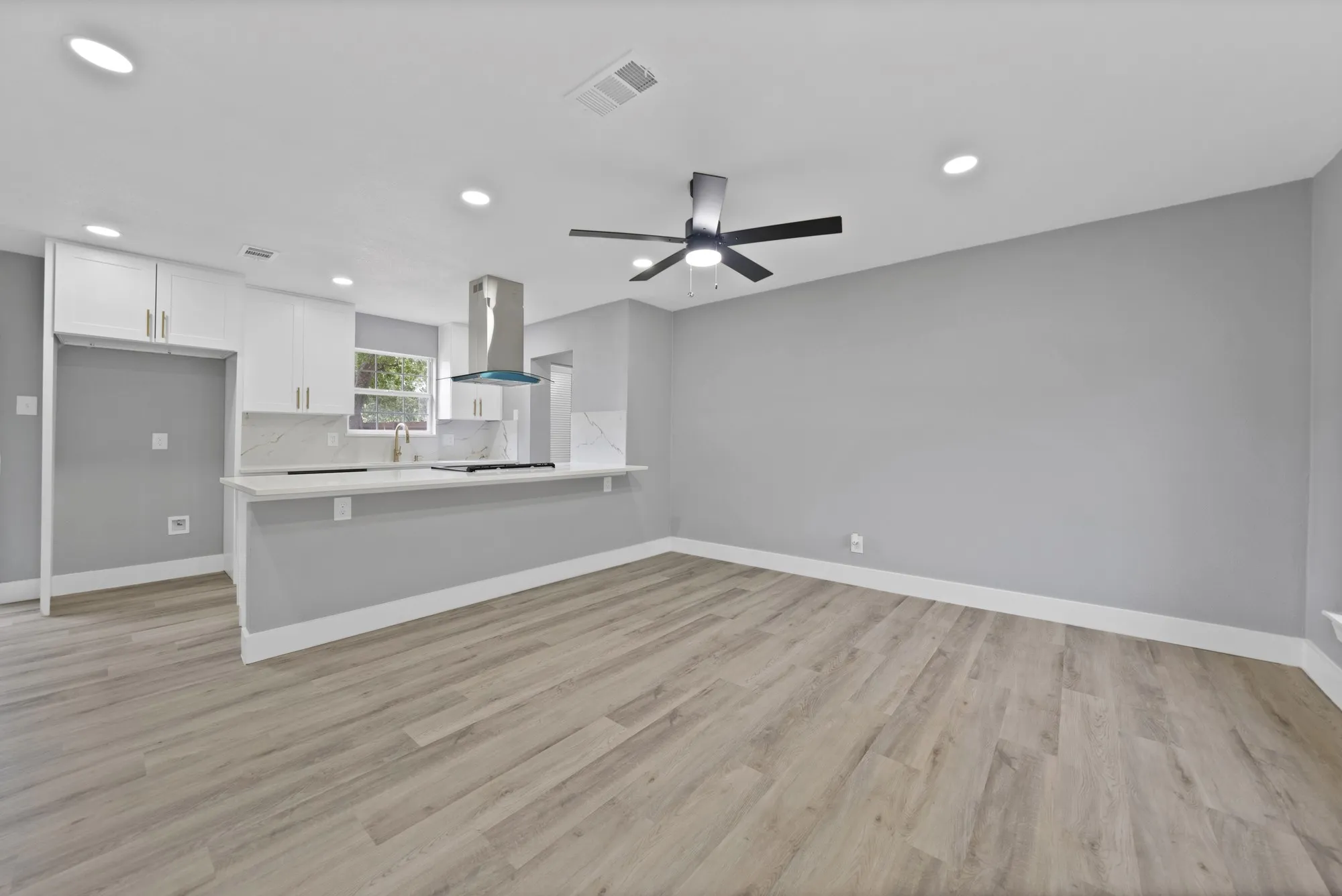Single Family Residence For Sale in Collin County , 1440 Francis Lane, Plano, Texas 75074, 4 Bedroom, 2 Bathroom, Garage spaces, 1,234 Sqft, built in 1963, mls#21379437, Real Estate Agent in Plano, Homes For Sale in Collin county, Homes For Sale in Plano, Realtor in Plano Texas, Real Estate Brokerage Independent Realty Texas, Luminita Cordes Realtor