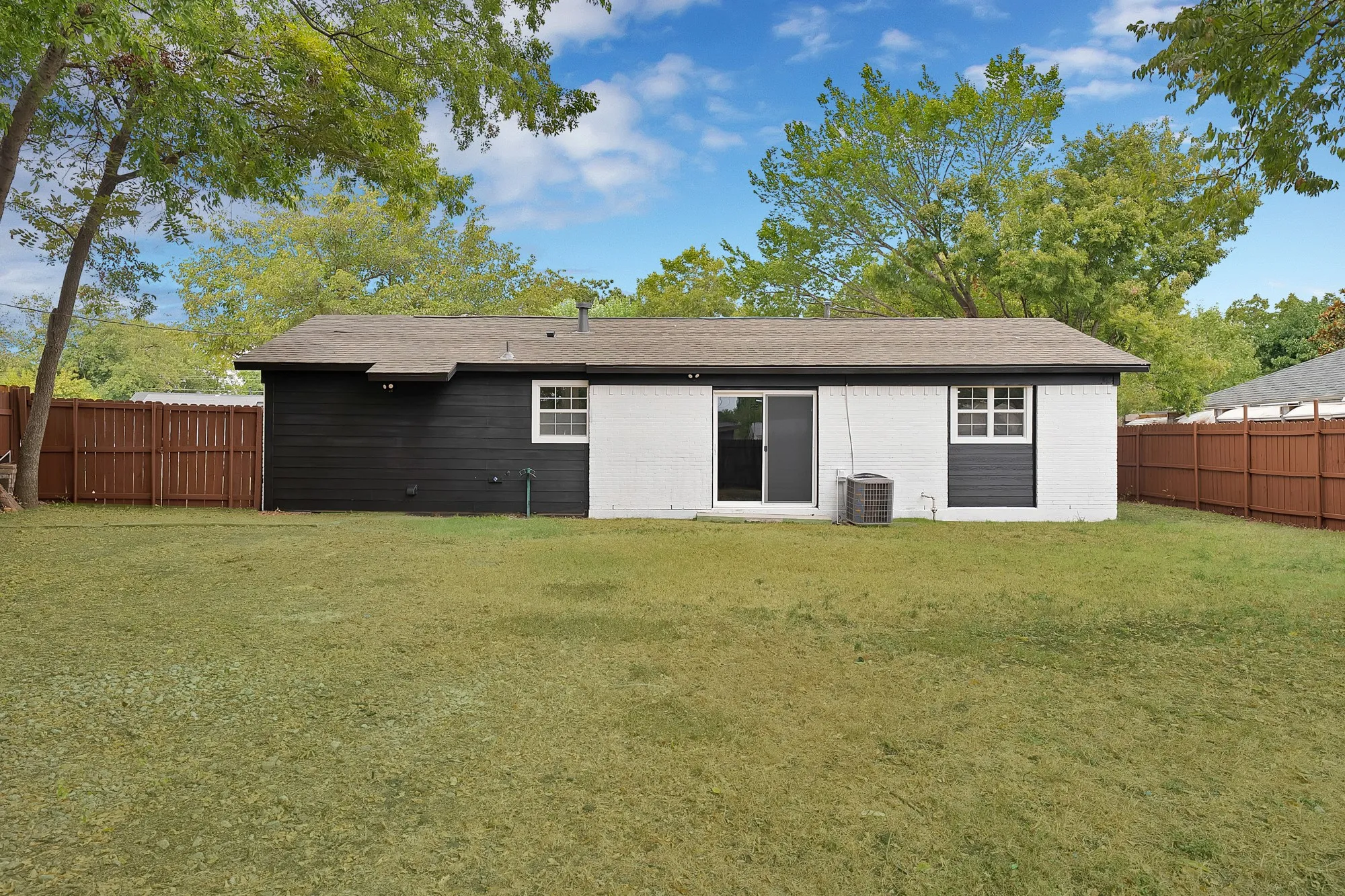 Single Family Residence For Sale in Collin County , 1440 Francis Lane, Plano, Texas 75074, 4 Bedroom, 2 Bathroom, Garage spaces, 1,234 Sqft, built in 1963, mls#21379437, Real Estate Agent in Plano, Homes For Sale in Collin county, Homes For Sale in Plano, Realtor in Plano Texas, Real Estate Brokerage Independent Realty Texas, Luminita Cordes Realtor