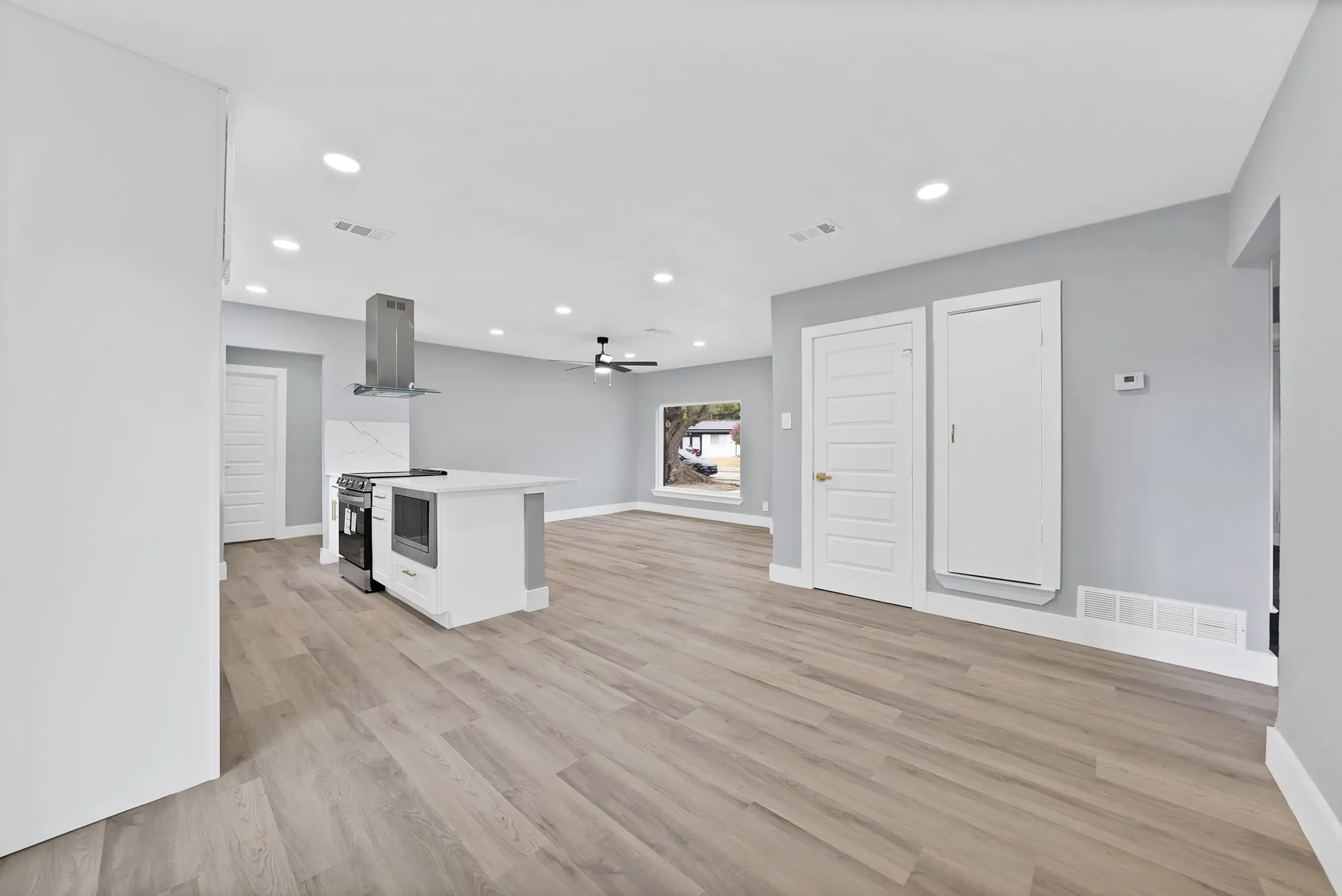 Single Family Residence For Sale in Collin County , 1440 Francis Lane, Plano, Texas 75074, 4 Bedroom, 2 Bathroom, Garage spaces, 1,234 Sqft, built in 1963, mls#21379437, Real Estate Agent in Plano, Homes For Sale in Collin county, Homes For Sale in Plano, Realtor in Plano Texas, Real Estate Brokerage Independent Realty Texas, Luminita Cordes Realtor