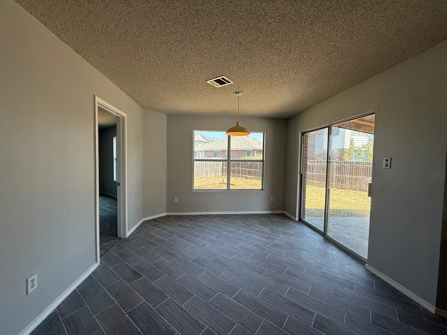 Single Family Residence For Rent in Tarrant County , 801 Flamingo Drive, Saginaw, Texas 76131, 4 Bedroom, 4 Bathroom, 2 Garage spaces, 2,657 Sqft, built in 2005, mls#21379753, Real Estate Agent in Saginaw, Homes For Rent in Tarrant county, Homes For Rent in Saginaw, Realtor in Saginaw Texas, Real Estate Brokerage Independent Realty Texas, Luminita Cordes Realtor