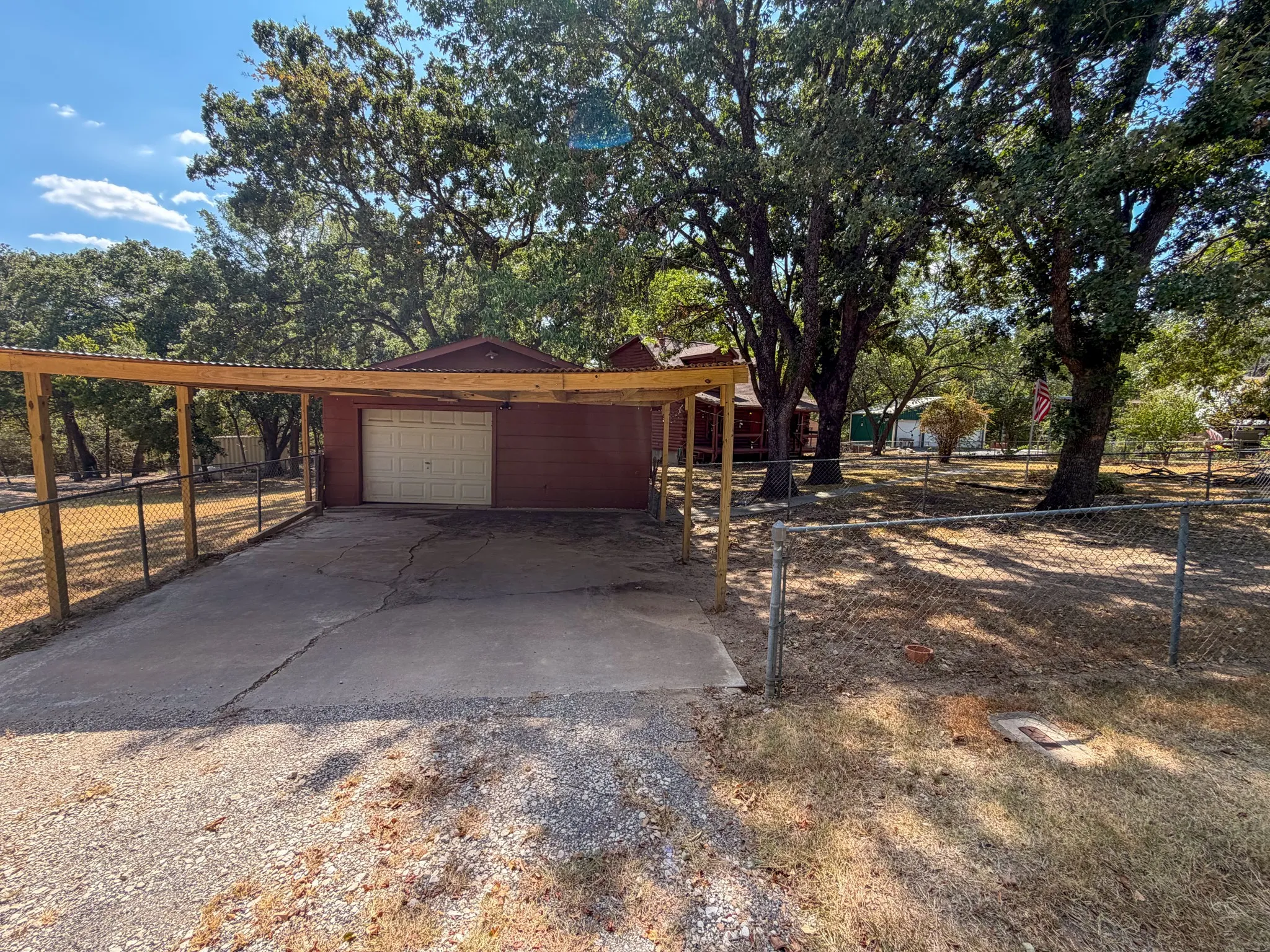 Single Family Residence For Rent in Grayson County , 111 Rocky Road, Pottsboro, Texas 75076, 2 Bedroom, 2 Bathroom, 1 Garage spaces, 1,552 Sqft, built in 2000, mls#21380149, Real Estate Agent in Pottsboro, Homes For Rent in Grayson county, Homes For Rent in Pottsboro, Realtor in Pottsboro Texas, Real Estate Brokerage Independent Realty Texas, Luminita Cordes Realtor
