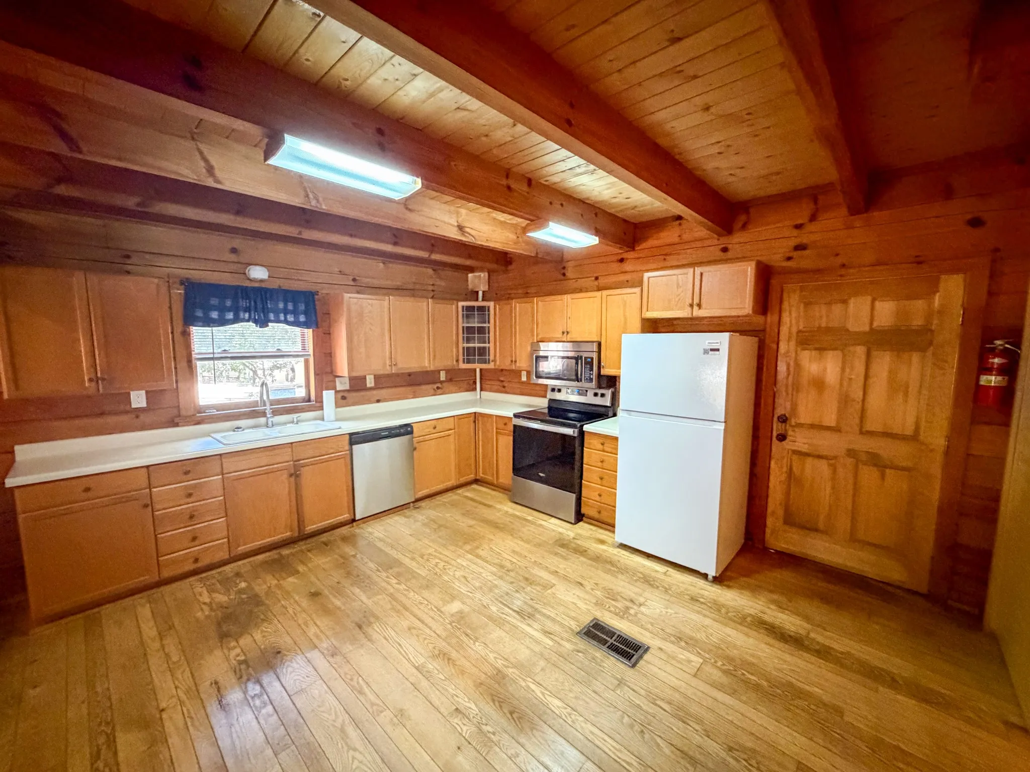 Single Family Residence For Rent in Grayson County , 111 Rocky Road, Pottsboro, Texas 75076, 2 Bedroom, 2 Bathroom, 1 Garage spaces, 1,552 Sqft, built in 2000, mls#21380149, Real Estate Agent in Pottsboro, Homes For Rent in Grayson county, Homes For Rent in Pottsboro, Realtor in Pottsboro Texas, Real Estate Brokerage Independent Realty Texas, Luminita Cordes Realtor