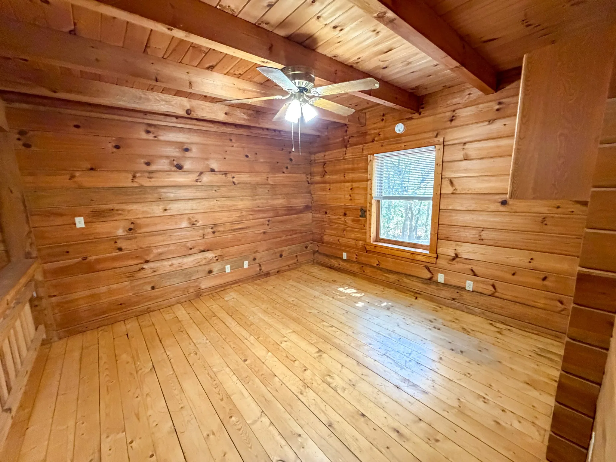 Single Family Residence For Rent in Grayson County , 111 Rocky Road, Pottsboro, Texas 75076, 2 Bedroom, 2 Bathroom, 1 Garage spaces, 1,552 Sqft, built in 2000, mls#21380149, Real Estate Agent in Pottsboro, Homes For Rent in Grayson county, Homes For Rent in Pottsboro, Realtor in Pottsboro Texas, Real Estate Brokerage Independent Realty Texas, Luminita Cordes Realtor