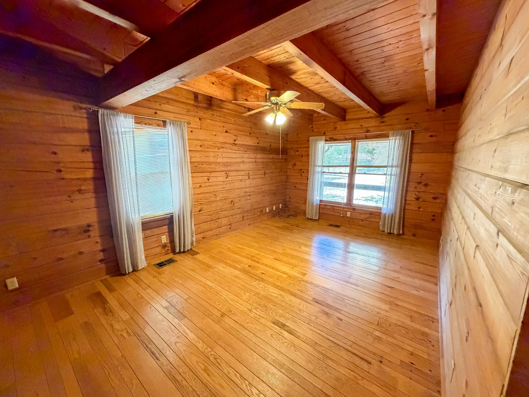 Single Family Residence For Rent in Grayson County , 111 Rocky Road, Pottsboro, Texas 75076, 2 Bedroom, 2 Bathroom, 1 Garage spaces, 1,552 Sqft, built in 2000, mls#21380149, Real Estate Agent in Pottsboro, Homes For Rent in Grayson county, Homes For Rent in Pottsboro, Realtor in Pottsboro Texas, Real Estate Brokerage Independent Realty Texas, Luminita Cordes Realtor