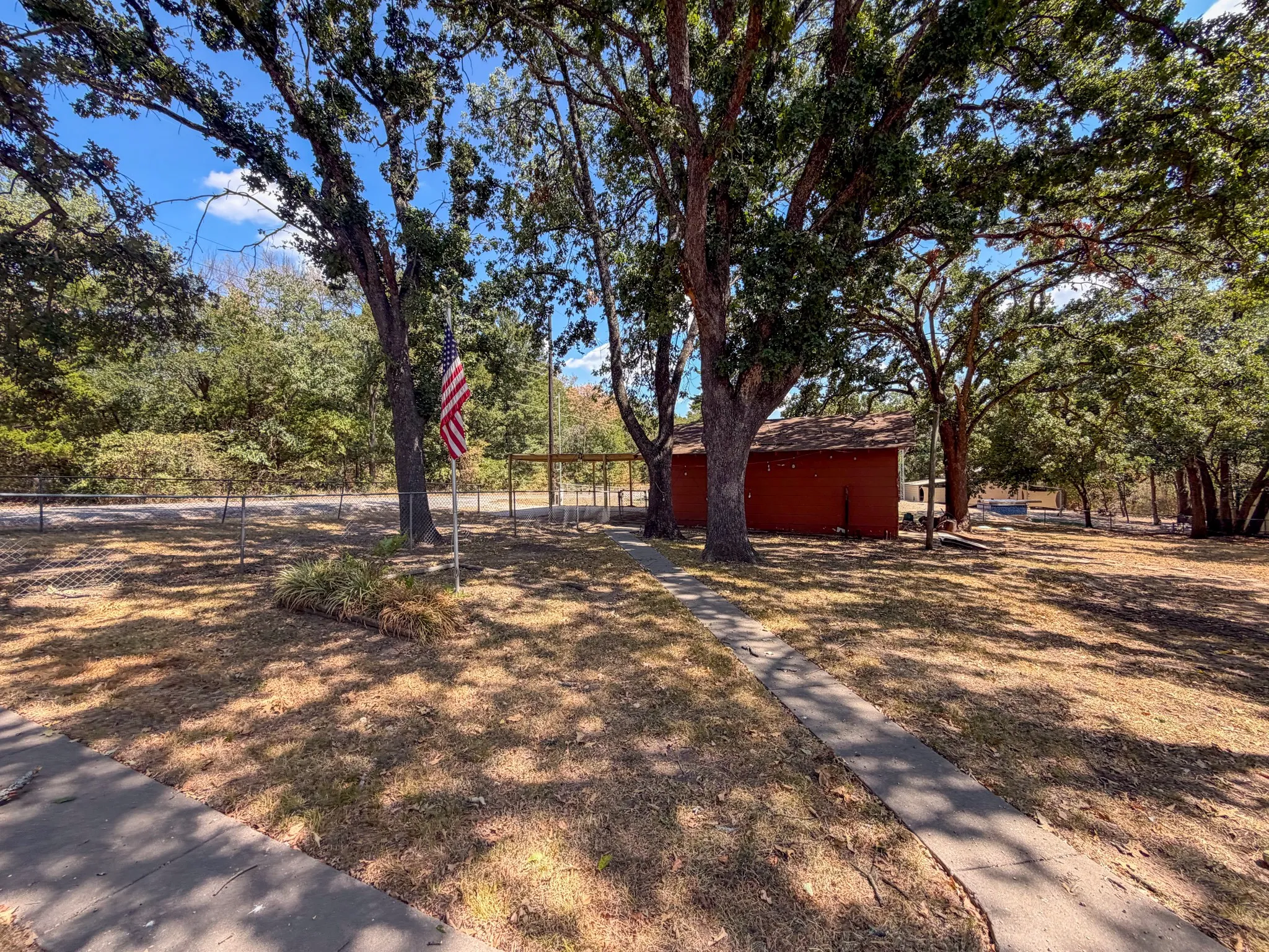 Single Family Residence For Rent in Grayson County , 111 Rocky Road, Pottsboro, Texas 75076, 2 Bedroom, 2 Bathroom, 1 Garage spaces, 1,552 Sqft, built in 2000, mls#21380149, Real Estate Agent in Pottsboro, Homes For Rent in Grayson county, Homes For Rent in Pottsboro, Realtor in Pottsboro Texas, Real Estate Brokerage Independent Realty Texas, Luminita Cordes Realtor