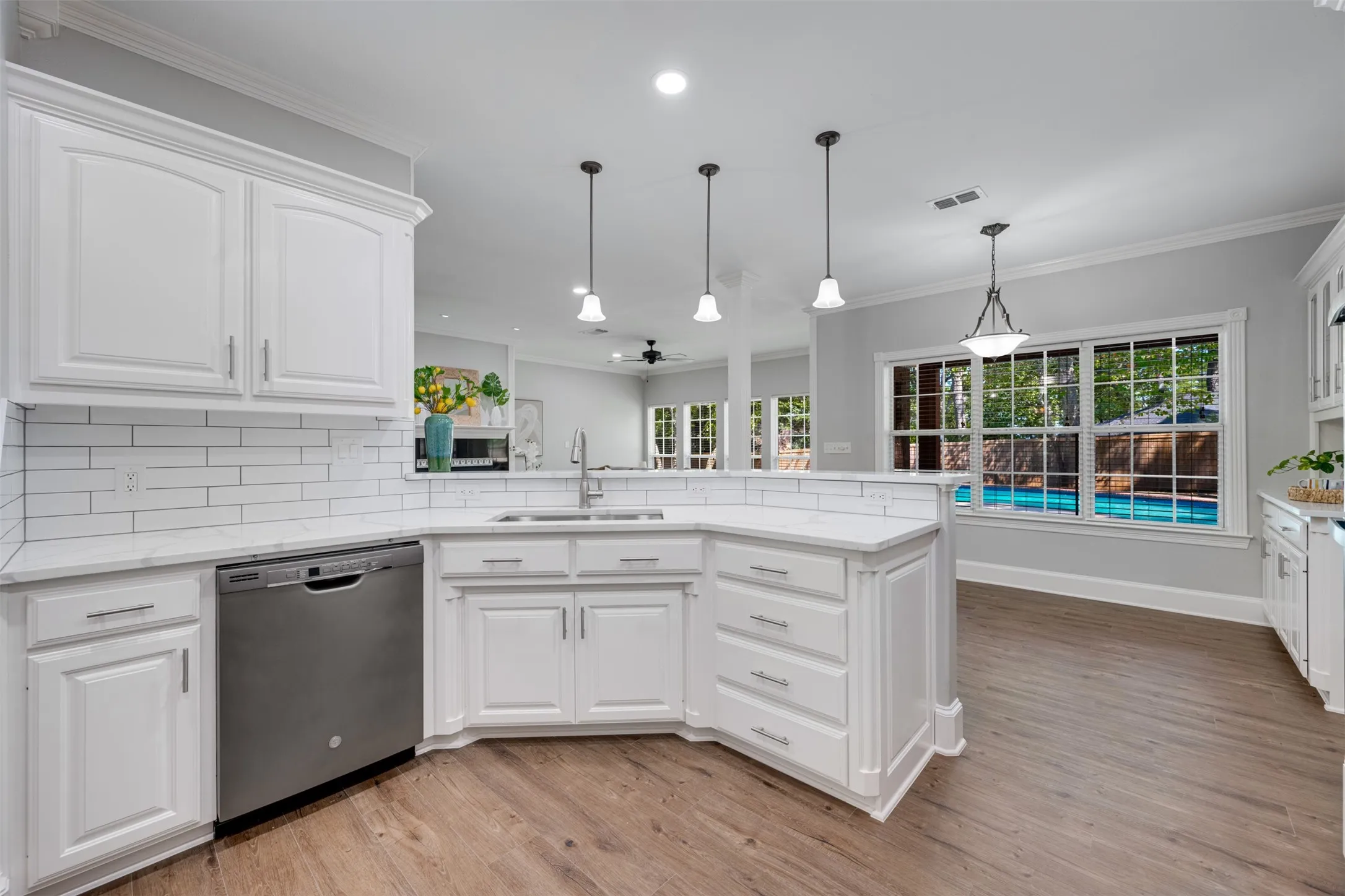 Single Family Residence For Sale in Smith County , 16502 Caddo Trail, Bullard, Texas 75757, 3 Bedroom, 2 Bathroom, 2 Garage spaces, 2,473 Sqft, built in 2004, mls#21380167, Real Estate Agent in Bullard, Homes For Sale in Smith county, Homes For Sale in Bullard, Realtor in Bullard Texas, Real Estate Brokerage Independent Realty Texas, Luminita Cordes Realtor