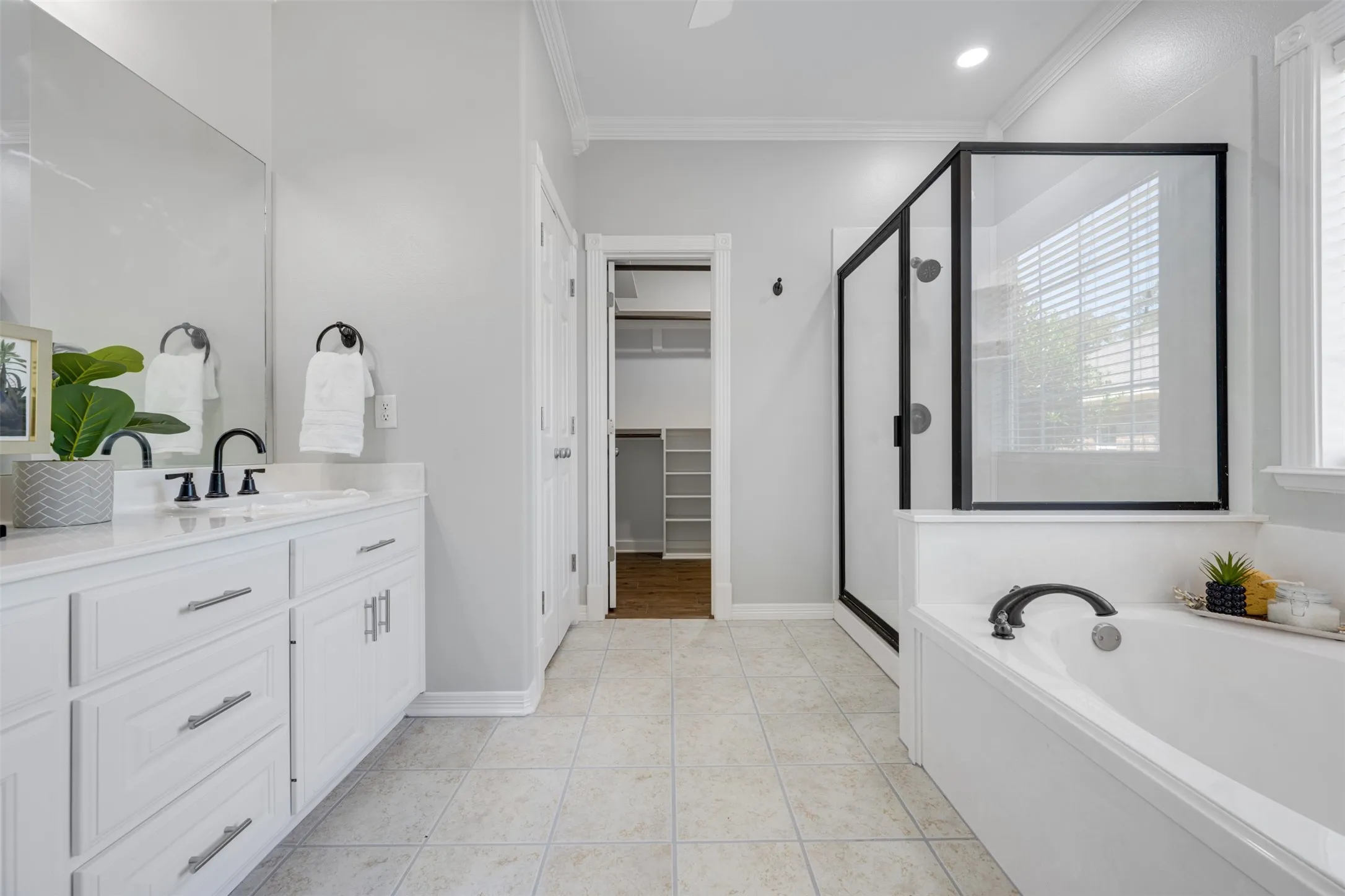 Single Family Residence For Sale in Smith County , 16502 Caddo Trail, Bullard, Texas 75757, 3 Bedroom, 2 Bathroom, 2 Garage spaces, 2,473 Sqft, built in 2004, mls#21380167, Real Estate Agent in Bullard, Homes For Sale in Smith county, Homes For Sale in Bullard, Realtor in Bullard Texas, Real Estate Brokerage Independent Realty Texas, Luminita Cordes Realtor