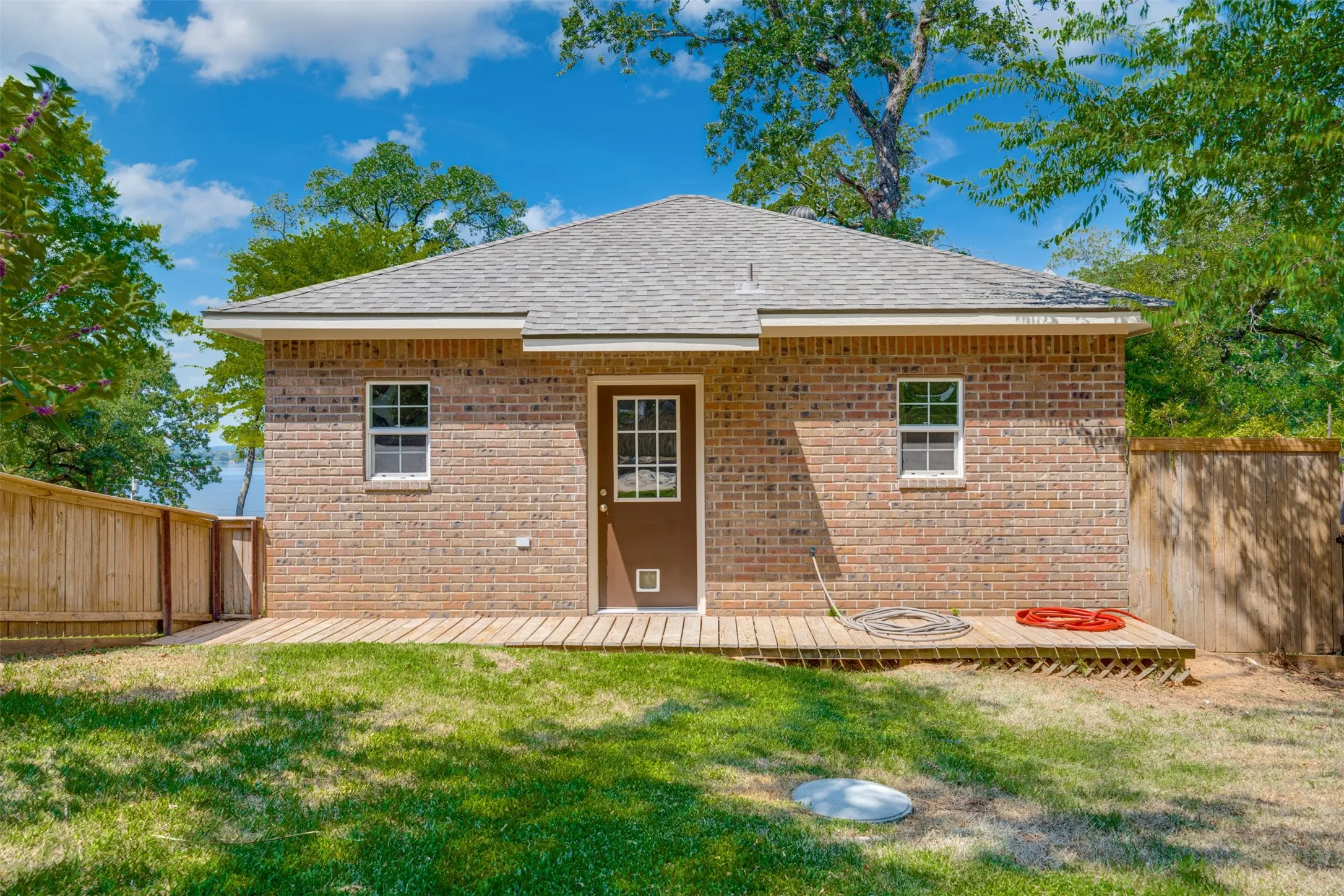 Single Family Residence For Sale in Smith County , 16502 Caddo Trail, Bullard, Texas 75757, 3 Bedroom, 2 Bathroom, 2 Garage spaces, 2,473 Sqft, built in 2004, mls#21380167, Real Estate Agent in Bullard, Homes For Sale in Smith county, Homes For Sale in Bullard, Realtor in Bullard Texas, Real Estate Brokerage Independent Realty Texas, Luminita Cordes Realtor