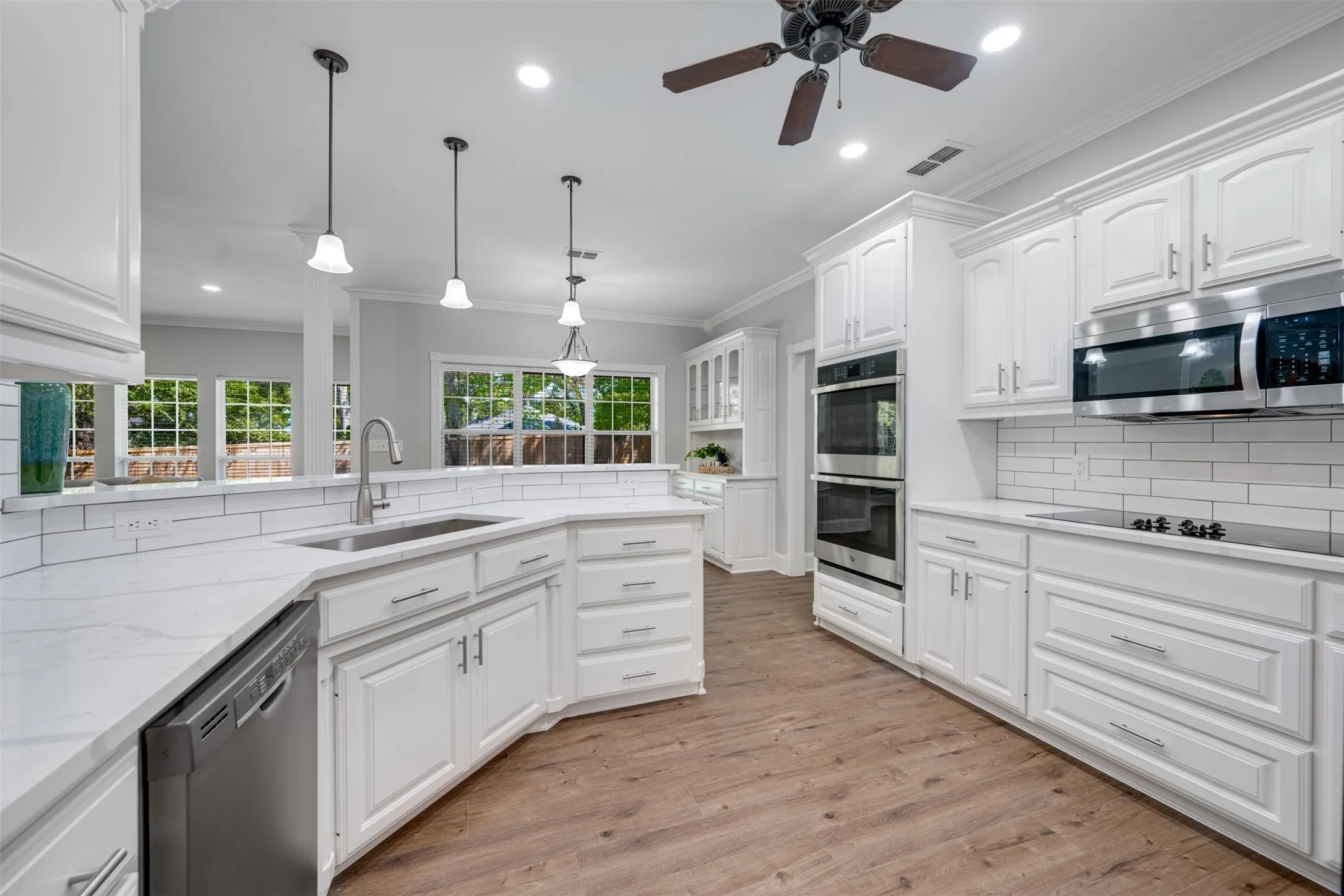 Single Family Residence For Sale in Smith County , 16502 Caddo Trail, Bullard, Texas 75757, 3 Bedroom, 2 Bathroom, 2 Garage spaces, 2,473 Sqft, built in 2004, mls#21380167, Real Estate Agent in Bullard, Homes For Sale in Smith county, Homes For Sale in Bullard, Realtor in Bullard Texas, Real Estate Brokerage Independent Realty Texas, Luminita Cordes Realtor