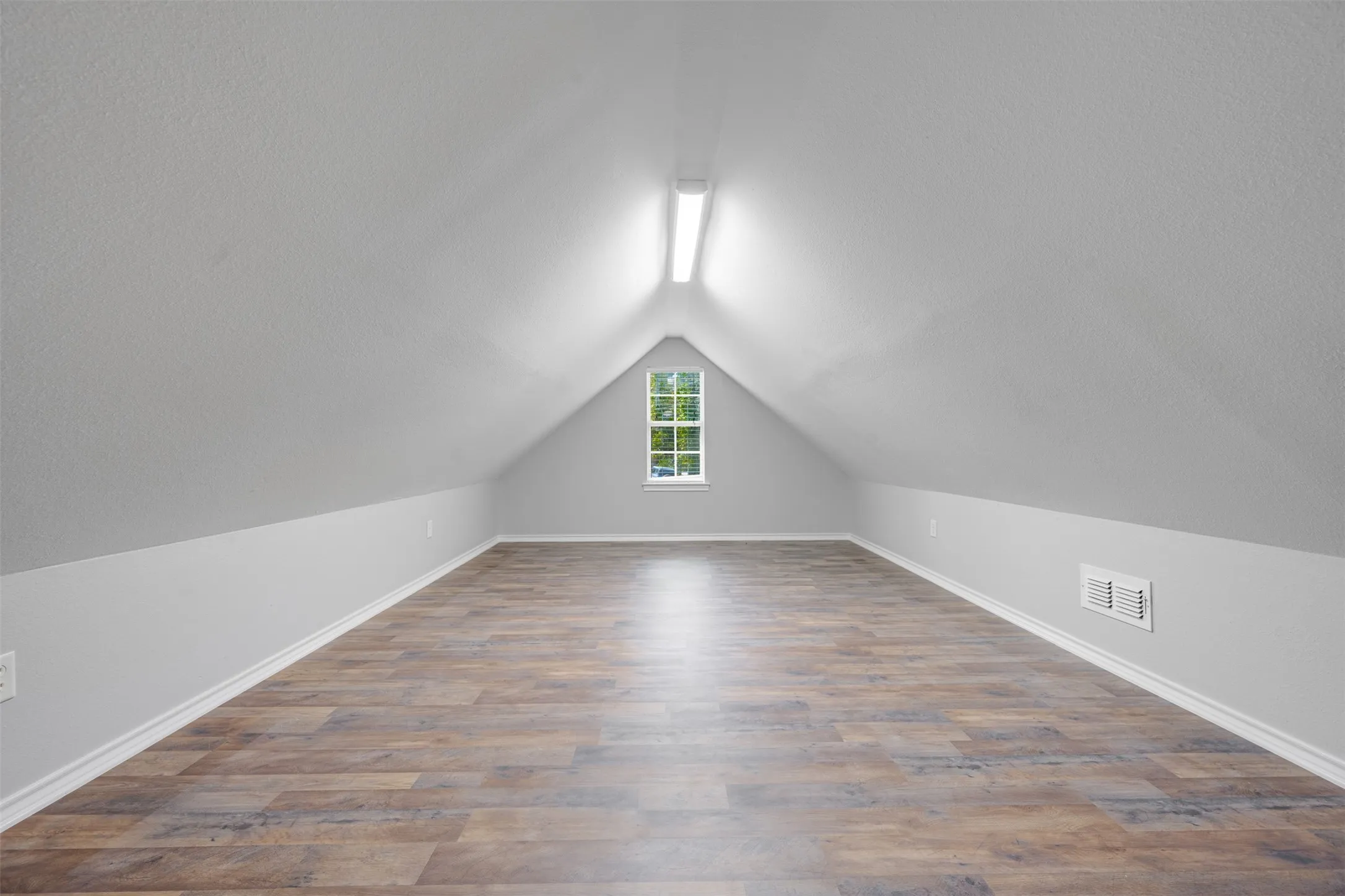 Single Family Residence For Sale in Smith County , 16502 Caddo Trail, Bullard, Texas 75757, 3 Bedroom, 2 Bathroom, 2 Garage spaces, 2,473 Sqft, built in 2004, mls#21380167, Real Estate Agent in Bullard, Homes For Sale in Smith county, Homes For Sale in Bullard, Realtor in Bullard Texas, Real Estate Brokerage Independent Realty Texas, Luminita Cordes Realtor