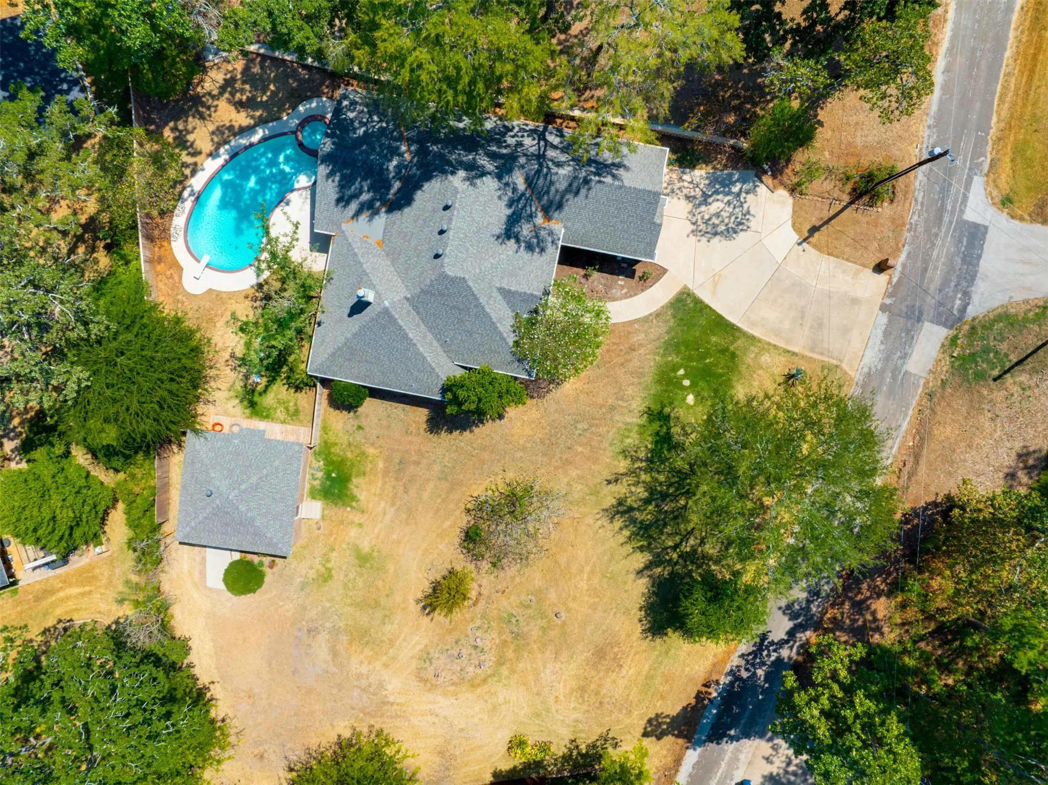 Single Family Residence For Sale in Smith County , 16502 Caddo Trail, Bullard, Texas 75757, 3 Bedroom, 2 Bathroom, 2 Garage spaces, 2,473 Sqft, built in 2004, mls#21380167, Real Estate Agent in Bullard, Homes For Sale in Smith county, Homes For Sale in Bullard, Realtor in Bullard Texas, Real Estate Brokerage Independent Realty Texas, Luminita Cordes Realtor