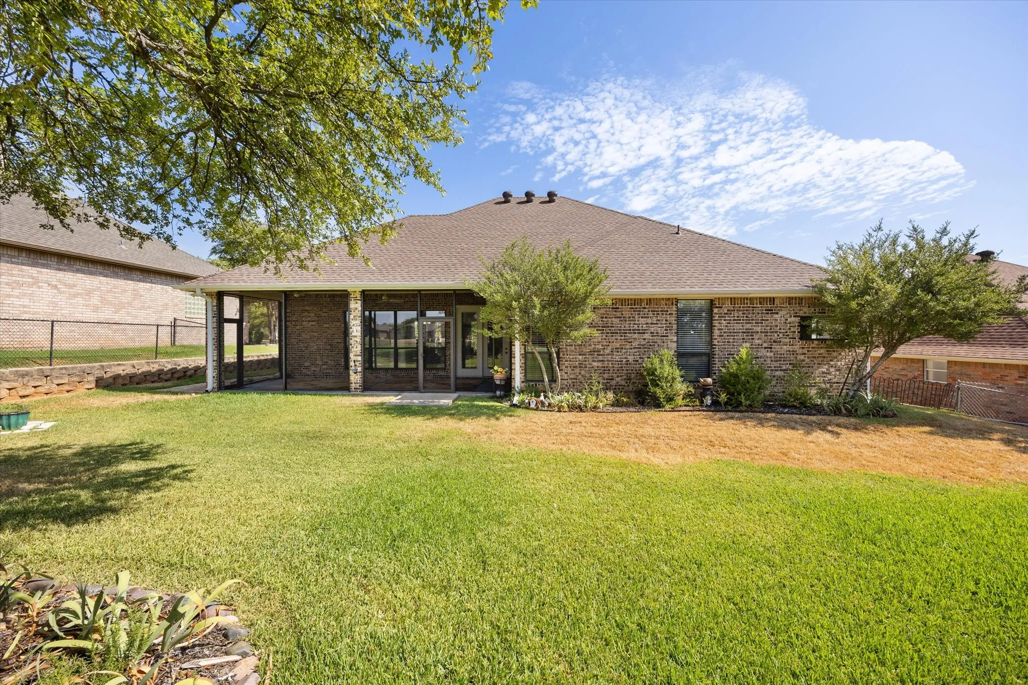 Single Family Residence For Sale in Hood County , 8712 Bellechase Road, Granbury, Texas 76049, 3 Bedroom, 2 Bathroom, 2 Garage spaces, 1,986 Sqft, built in 1998, mls#21376510, Real Estate Agent in Granbury, Homes For Sale in Hood county, Homes For Sale in Granbury, Realtor in Granbury Texas, Real Estate Brokerage Independent Realty Texas, Luminita Cordes Realtor