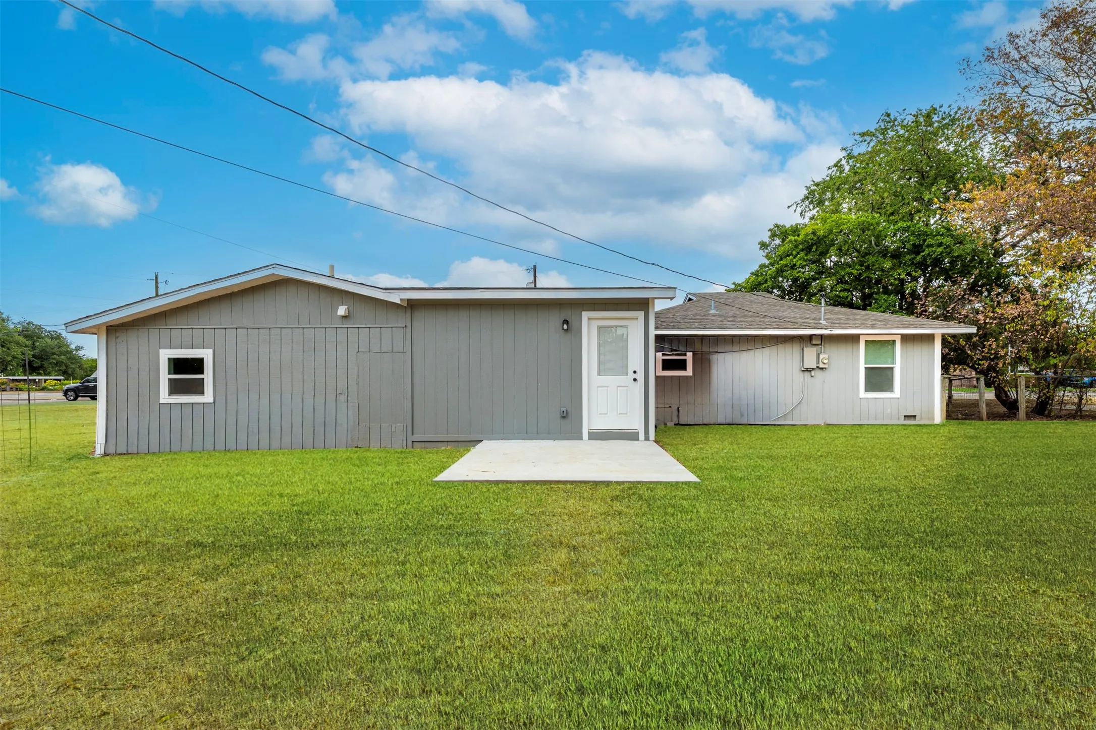 Single Family Residence For Sale in Hood County , 201 Deputy Larry Miller Drive, Granbury, Texas 76048, 3 Bedroom, 2 Bathroom, 1 Garage spaces, 1,080 Sqft, built in 1948, mls#21380143, Real Estate Agent in Granbury, Homes For Sale in Hood county, Homes For Sale in Granbury, Realtor in Granbury Texas, Real Estate Brokerage Independent Realty Texas, Luminita Cordes Realtor
