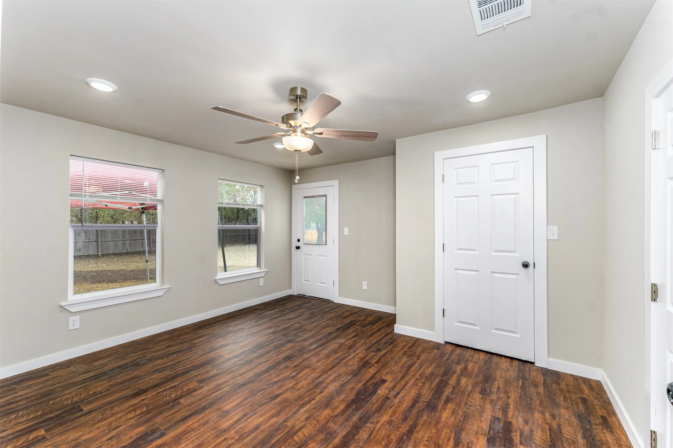 Single Family Residence For Sale in Hood County , 201 Deputy Larry Miller Drive, Granbury, Texas 76048, 3 Bedroom, 2 Bathroom, 1 Garage spaces, 1,080 Sqft, built in 1948, mls#21380143, Real Estate Agent in Granbury, Homes For Sale in Hood county, Homes For Sale in Granbury, Realtor in Granbury Texas, Real Estate Brokerage Independent Realty Texas, Luminita Cordes Realtor
