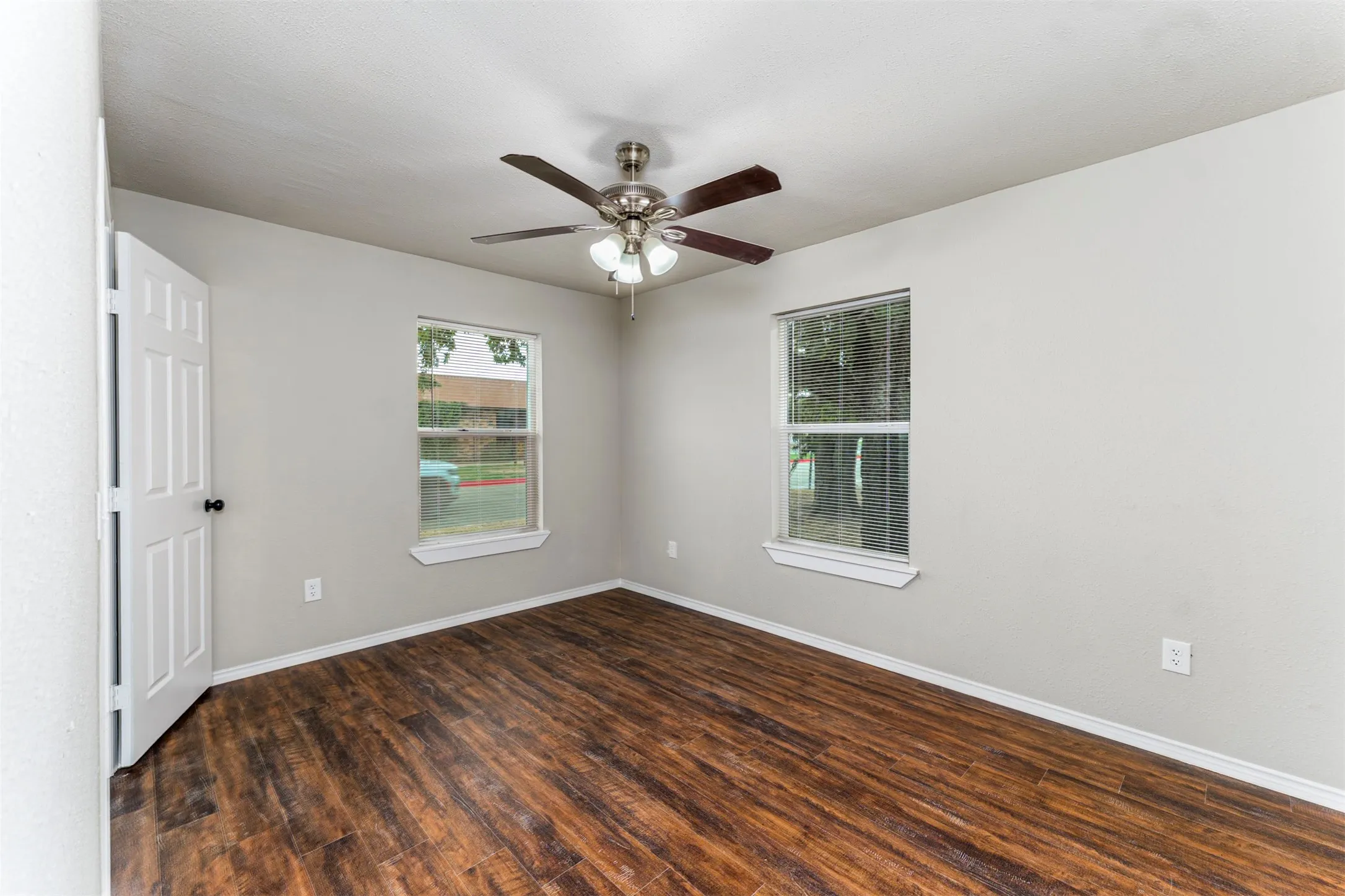 Single Family Residence For Sale in Hood County , 201 Deputy Larry Miller Drive, Granbury, Texas 76048, 3 Bedroom, 2 Bathroom, 1 Garage spaces, 1,080 Sqft, built in 1948, mls#21380143, Real Estate Agent in Granbury, Homes For Sale in Hood county, Homes For Sale in Granbury, Realtor in Granbury Texas, Real Estate Brokerage Independent Realty Texas, Luminita Cordes Realtor