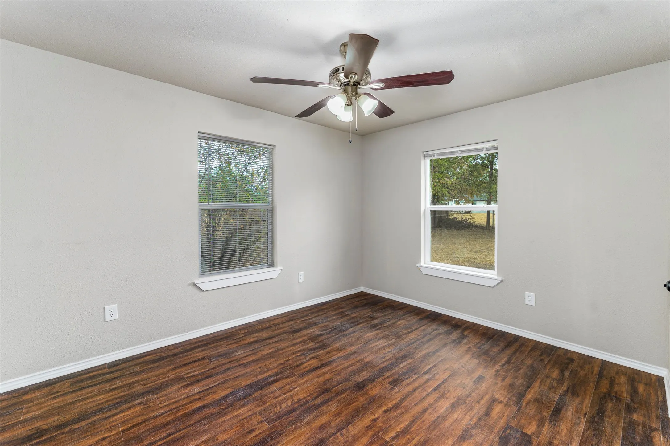 Single Family Residence For Sale in Hood County , 201 Deputy Larry Miller Drive, Granbury, Texas 76048, 3 Bedroom, 2 Bathroom, 1 Garage spaces, 1,080 Sqft, built in 1948, mls#21380143, Real Estate Agent in Granbury, Homes For Sale in Hood county, Homes For Sale in Granbury, Realtor in Granbury Texas, Real Estate Brokerage Independent Realty Texas, Luminita Cordes Realtor