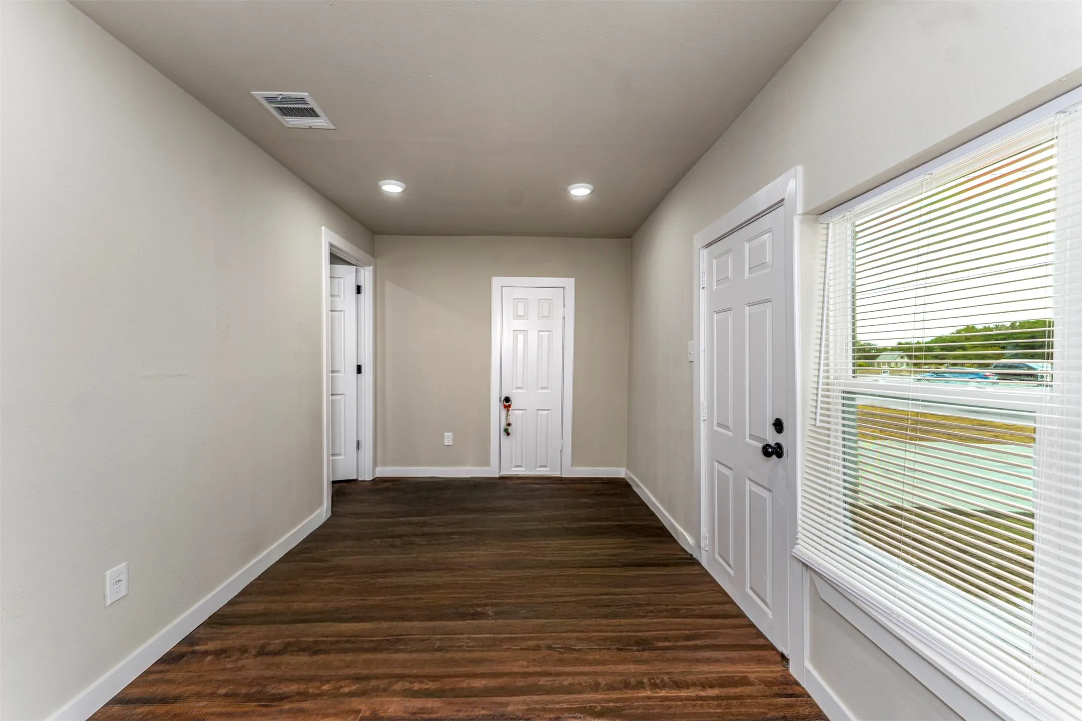 Single Family Residence For Sale in Hood County , 201 Deputy Larry Miller Drive, Granbury, Texas 76048, 3 Bedroom, 2 Bathroom, 1 Garage spaces, 1,080 Sqft, built in 1948, mls#21380143, Real Estate Agent in Granbury, Homes For Sale in Hood county, Homes For Sale in Granbury, Realtor in Granbury Texas, Real Estate Brokerage Independent Realty Texas, Luminita Cordes Realtor