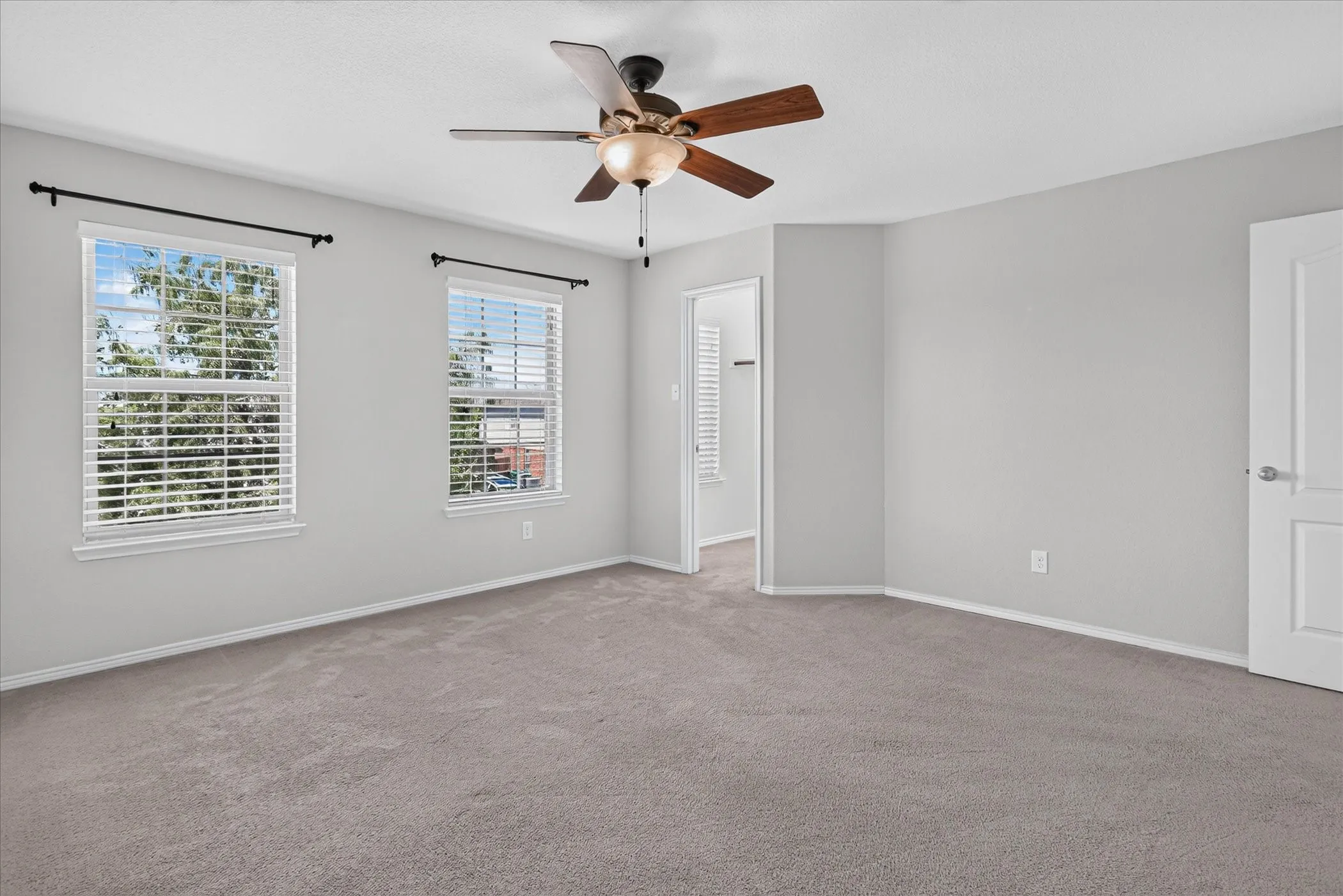 Single Family Residence For Sale in Denton County , 3513 Seaside Drive, Denton, Texas 76208, 4 Bedroom, 3 Bathroom, 2 Garage spaces, 3,225 Sqft, built in 2015, mls#21380173, Real Estate Agent in Denton, Homes For Sale in Denton county, Homes For Sale in Denton, Realtor in Denton Texas, Real Estate Brokerage Independent Realty Texas, Luminita Cordes Realtor