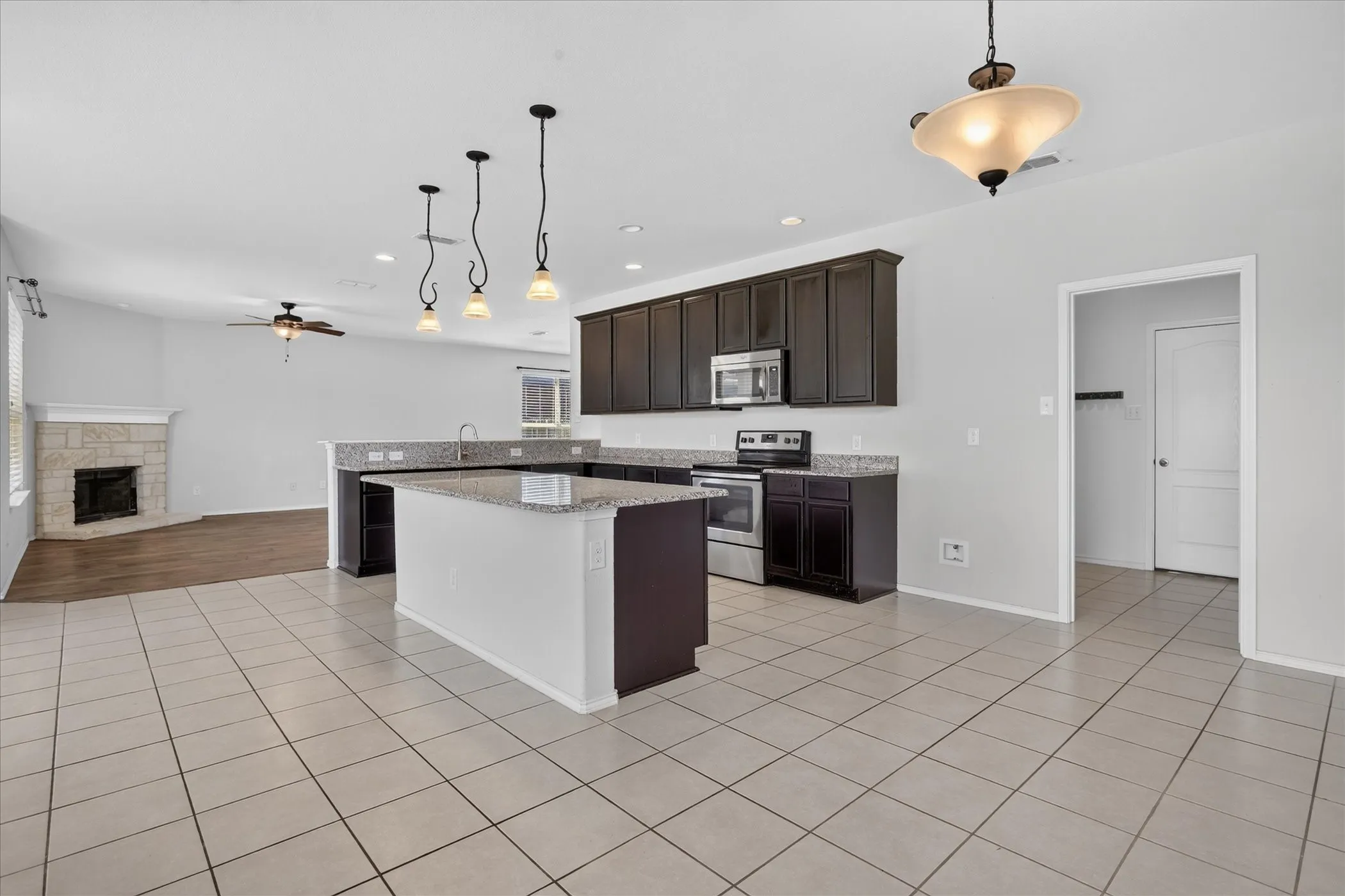 Single Family Residence For Sale in Denton County , 3513 Seaside Drive, Denton, Texas 76208, 4 Bedroom, 3 Bathroom, 2 Garage spaces, 3,225 Sqft, built in 2015, mls#21380173, Real Estate Agent in Denton, Homes For Sale in Denton county, Homes For Sale in Denton, Realtor in Denton Texas, Real Estate Brokerage Independent Realty Texas, Luminita Cordes Realtor