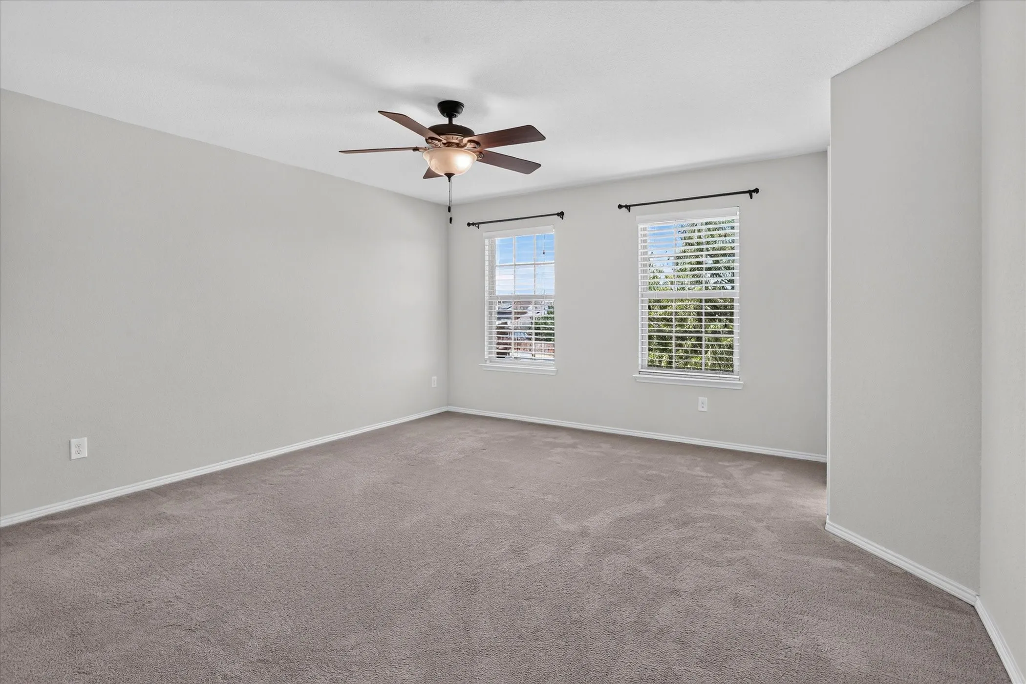 Single Family Residence For Sale in Denton County , 3513 Seaside Drive, Denton, Texas 76208, 4 Bedroom, 3 Bathroom, 2 Garage spaces, 3,225 Sqft, built in 2015, mls#21380173, Real Estate Agent in Denton, Homes For Sale in Denton county, Homes For Sale in Denton, Realtor in Denton Texas, Real Estate Brokerage Independent Realty Texas, Luminita Cordes Realtor