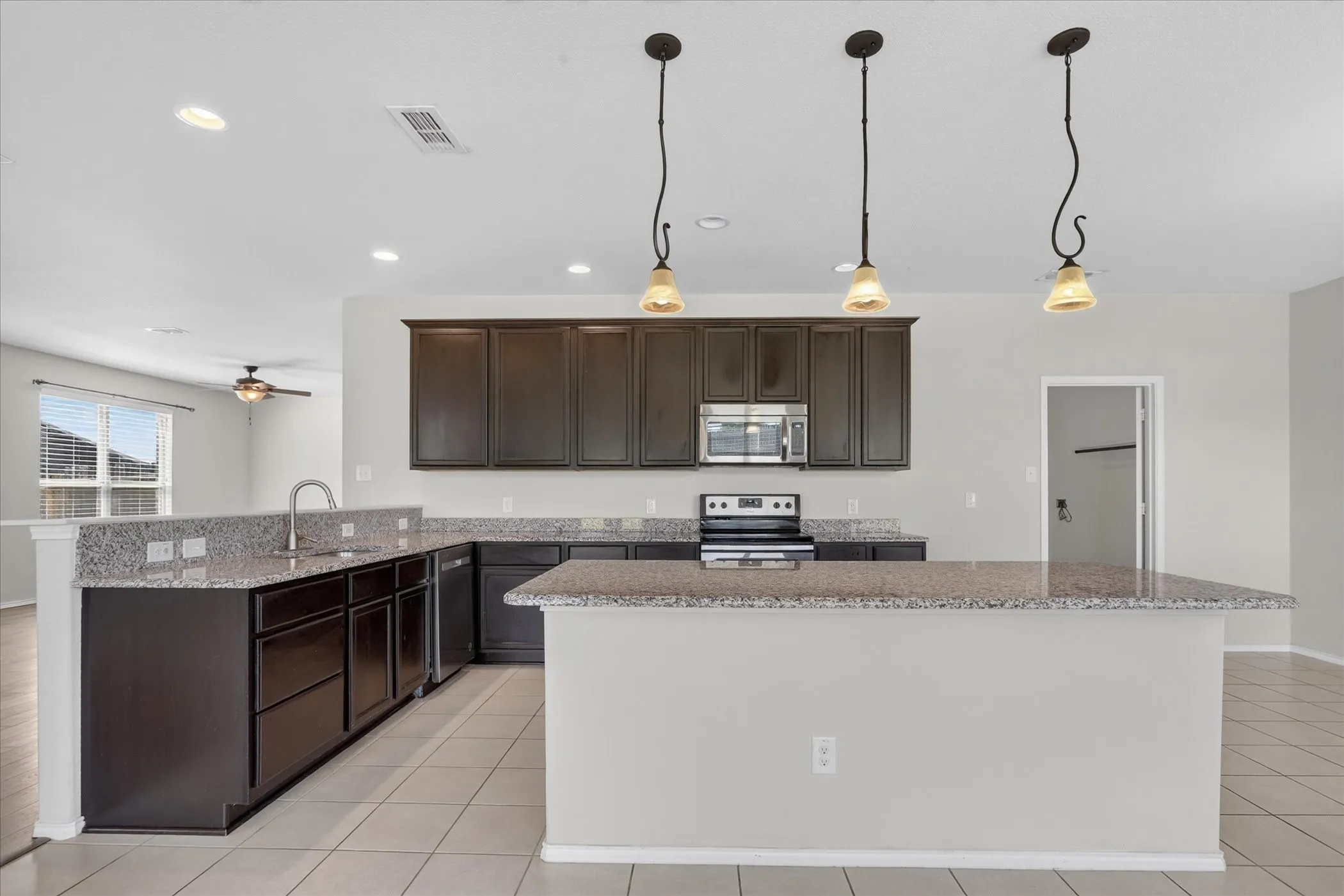 Single Family Residence For Sale in Denton County , 3513 Seaside Drive, Denton, Texas 76208, 4 Bedroom, 3 Bathroom, 2 Garage spaces, 3,225 Sqft, built in 2015, mls#21380173, Real Estate Agent in Denton, Homes For Sale in Denton county, Homes For Sale in Denton, Realtor in Denton Texas, Real Estate Brokerage Independent Realty Texas, Luminita Cordes Realtor
