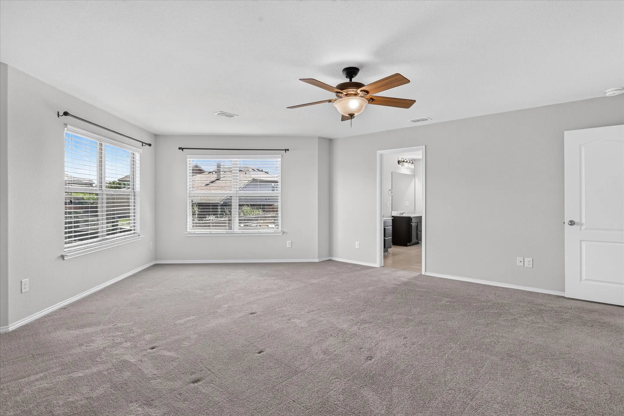 Single Family Residence For Sale in Denton County , 3513 Seaside Drive, Denton, Texas 76208, 4 Bedroom, 3 Bathroom, 2 Garage spaces, 3,225 Sqft, built in 2015, mls#21380173, Real Estate Agent in Denton, Homes For Sale in Denton county, Homes For Sale in Denton, Realtor in Denton Texas, Real Estate Brokerage Independent Realty Texas, Luminita Cordes Realtor