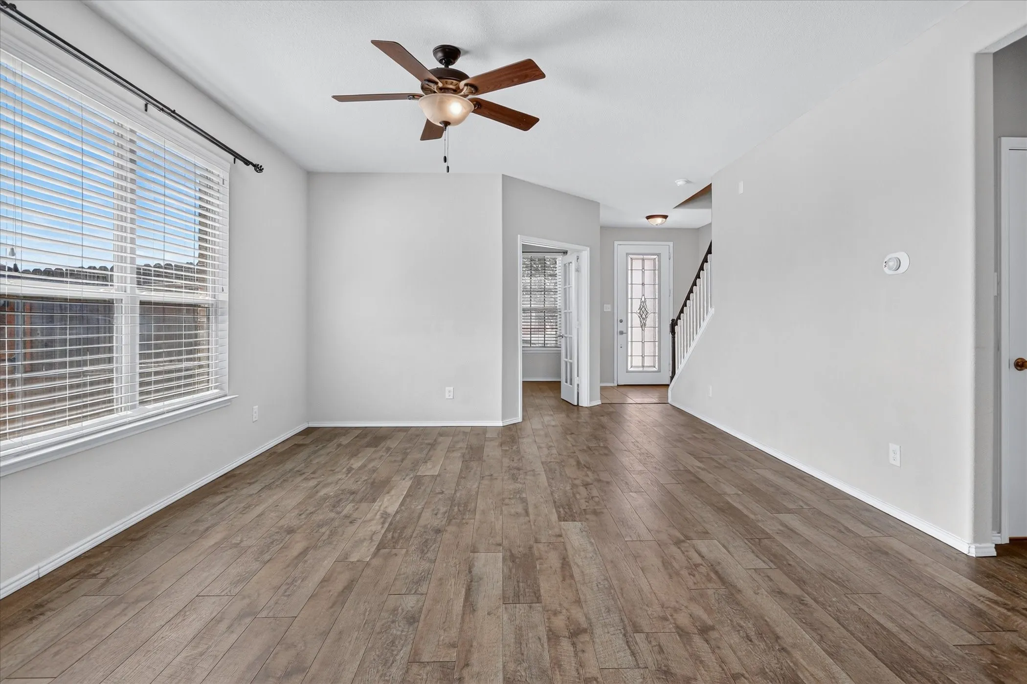 Single Family Residence For Sale in Denton County , 3513 Seaside Drive, Denton, Texas 76208, 4 Bedroom, 3 Bathroom, 2 Garage spaces, 3,225 Sqft, built in 2015, mls#21380173, Real Estate Agent in Denton, Homes For Sale in Denton county, Homes For Sale in Denton, Realtor in Denton Texas, Real Estate Brokerage Independent Realty Texas, Luminita Cordes Realtor