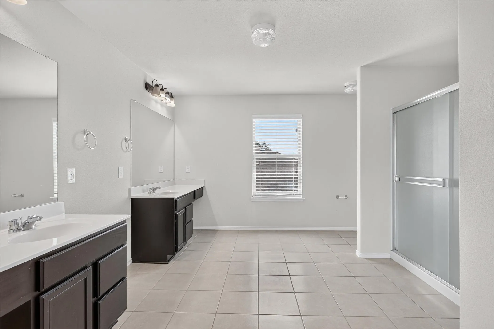Single Family Residence For Sale in Denton County , 3513 Seaside Drive, Denton, Texas 76208, 4 Bedroom, 3 Bathroom, 2 Garage spaces, 3,225 Sqft, built in 2015, mls#21380173, Real Estate Agent in Denton, Homes For Sale in Denton county, Homes For Sale in Denton, Realtor in Denton Texas, Real Estate Brokerage Independent Realty Texas, Luminita Cordes Realtor
