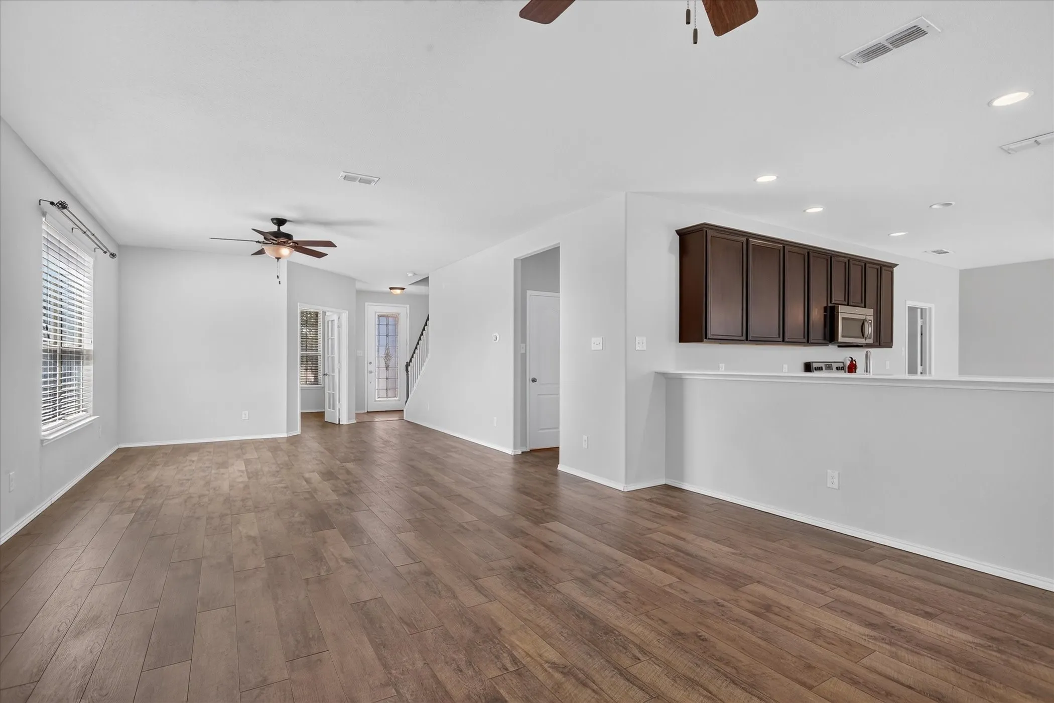 Single Family Residence For Sale in Denton County , 3513 Seaside Drive, Denton, Texas 76208, 4 Bedroom, 3 Bathroom, 2 Garage spaces, 3,225 Sqft, built in 2015, mls#21380173, Real Estate Agent in Denton, Homes For Sale in Denton county, Homes For Sale in Denton, Realtor in Denton Texas, Real Estate Brokerage Independent Realty Texas, Luminita Cordes Realtor