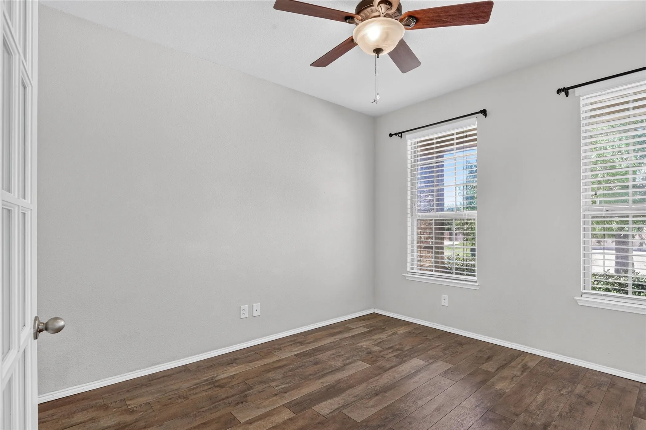 Single Family Residence For Sale in Denton County , 3513 Seaside Drive, Denton, Texas 76208, 4 Bedroom, 3 Bathroom, 2 Garage spaces, 3,225 Sqft, built in 2015, mls#21380173, Real Estate Agent in Denton, Homes For Sale in Denton county, Homes For Sale in Denton, Realtor in Denton Texas, Real Estate Brokerage Independent Realty Texas, Luminita Cordes Realtor