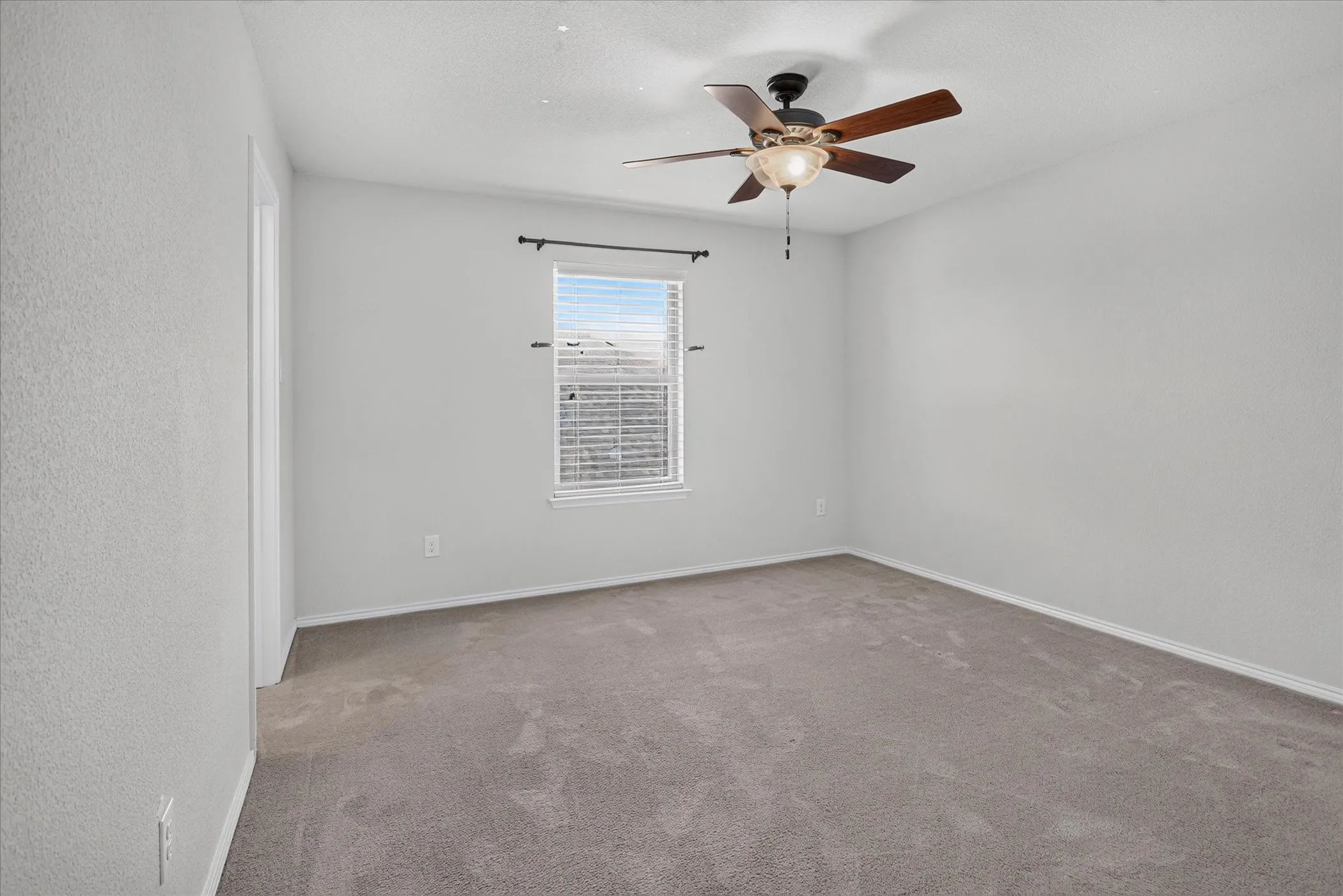 Single Family Residence For Sale in Denton County , 3513 Seaside Drive, Denton, Texas 76208, 4 Bedroom, 3 Bathroom, 2 Garage spaces, 3,225 Sqft, built in 2015, mls#21380173, Real Estate Agent in Denton, Homes For Sale in Denton county, Homes For Sale in Denton, Realtor in Denton Texas, Real Estate Brokerage Independent Realty Texas, Luminita Cordes Realtor